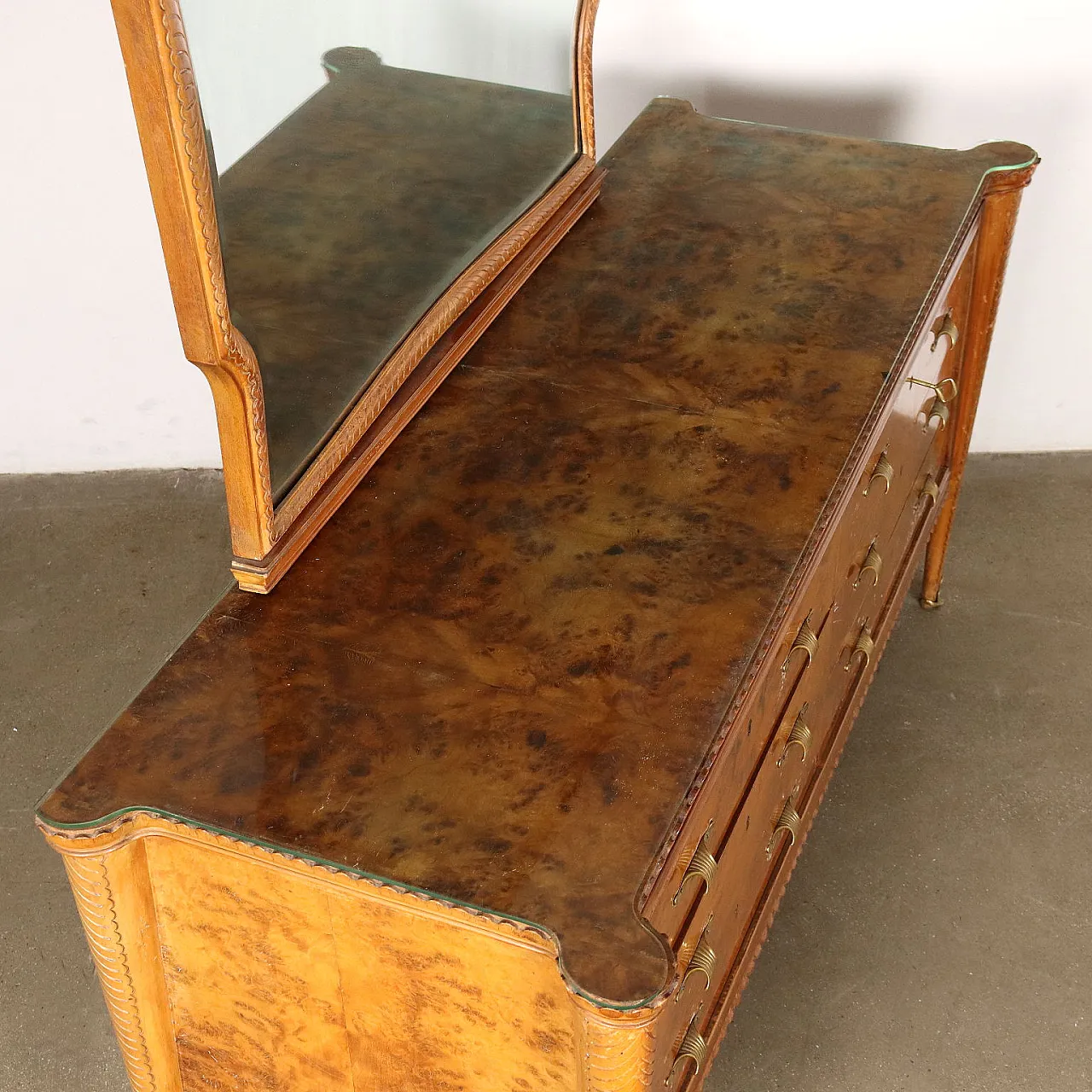 Comò con specchio e cassetti impiallicciato in radica, anni '50 9