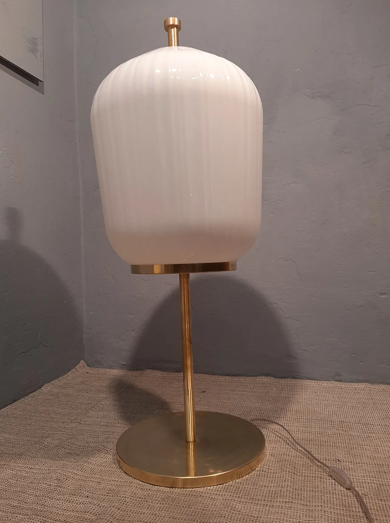 Lampada in ottone satinato e vetro lattiginoso a coste, anni 2000 18