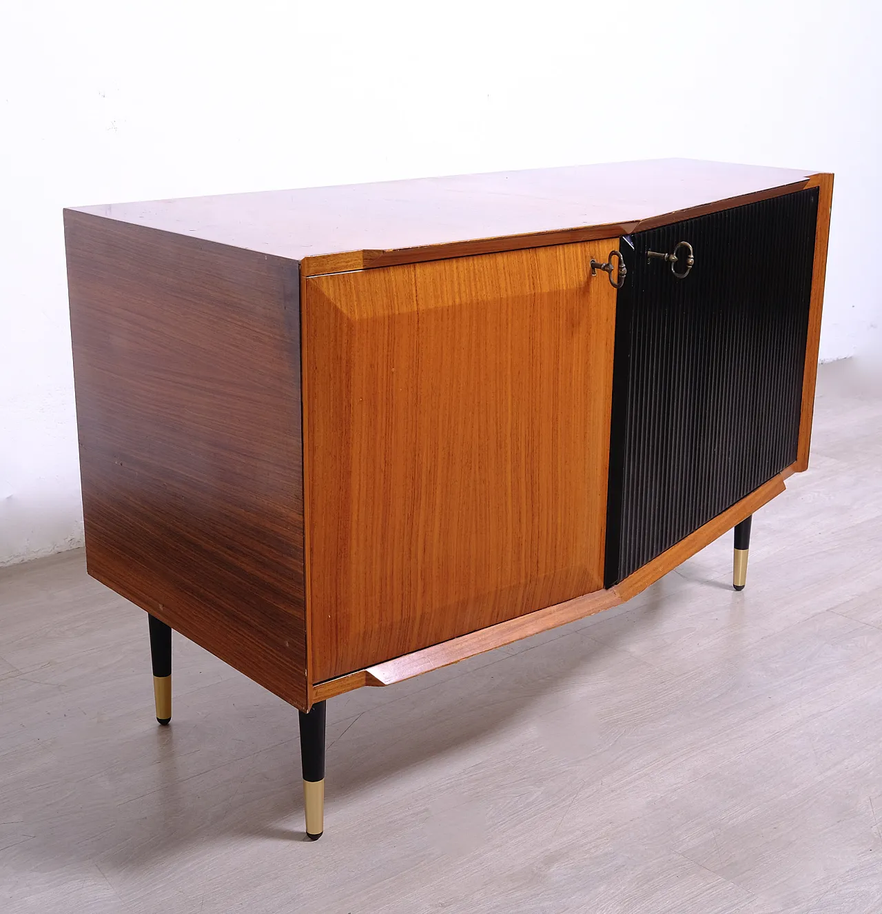 Wood TV stand cabinet attributed to Vittorio Dassi, 1960s 27