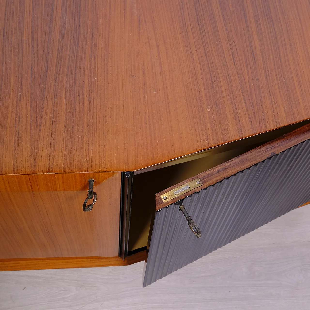 Wood TV stand cabinet attributed to Vittorio Dassi, 1960s 35