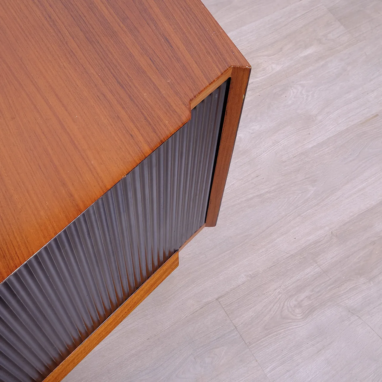 Wood TV stand cabinet attributed to Vittorio Dassi, 1960s 46