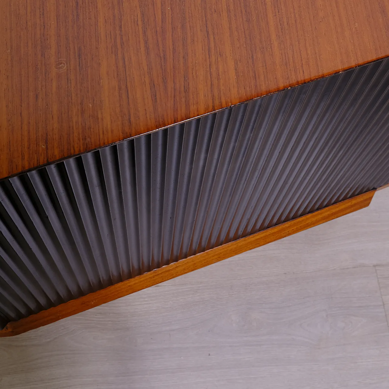 Wood TV stand cabinet attributed to Vittorio Dassi, 1960s 47