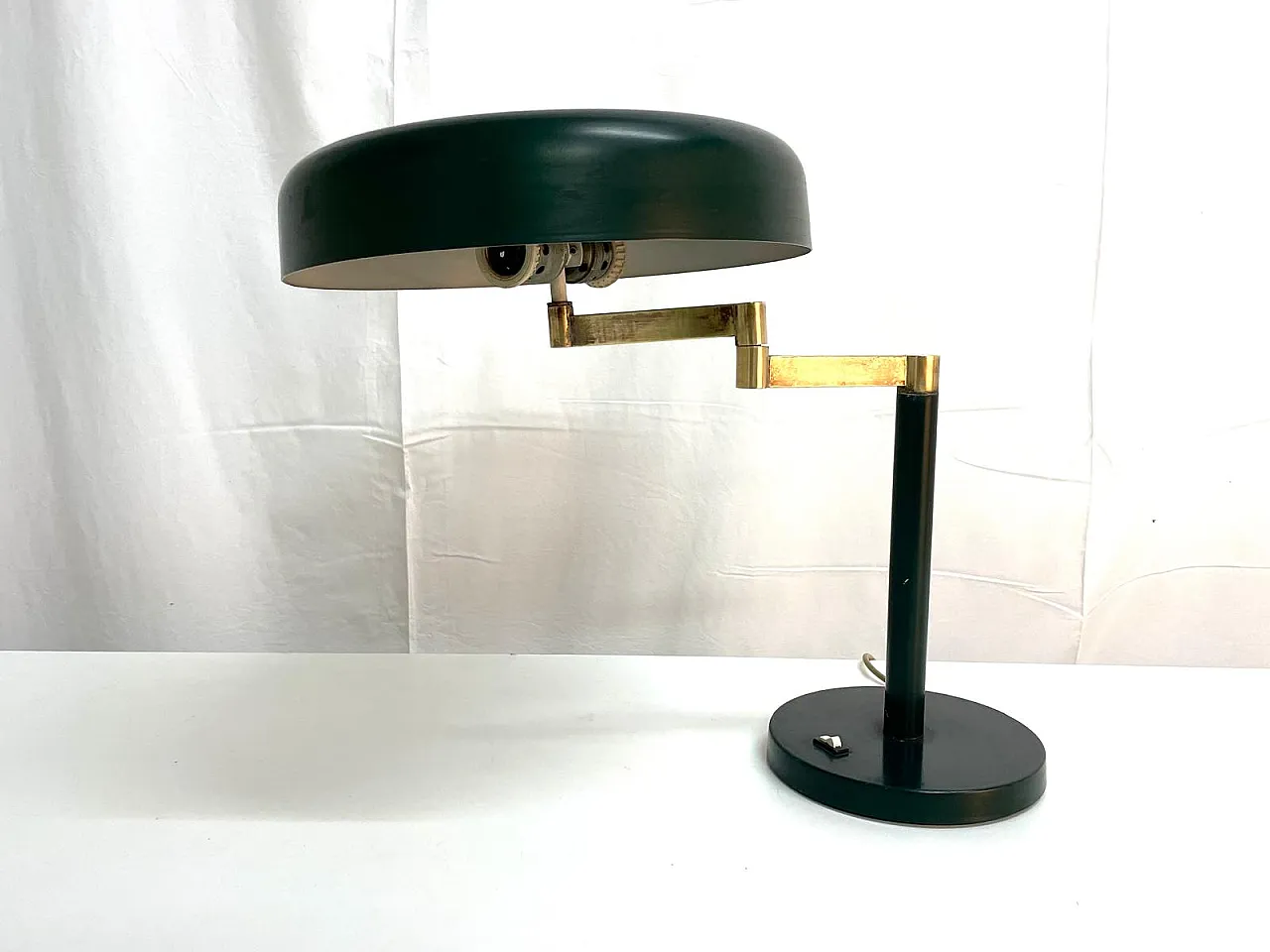 Feature table lamp 1940s 3