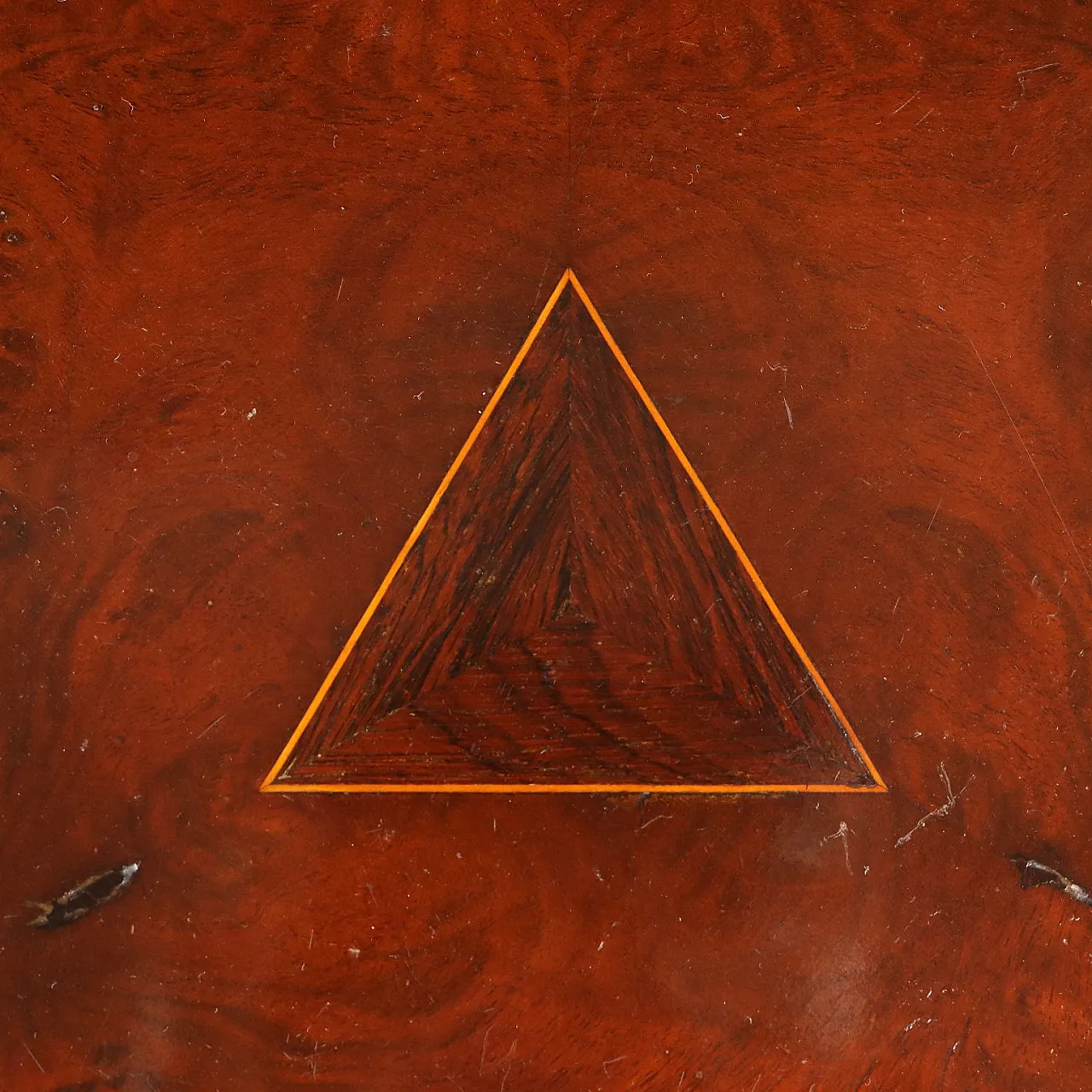 Tavolino da salotto con piano circolare a bandelle in mogano e radica 4