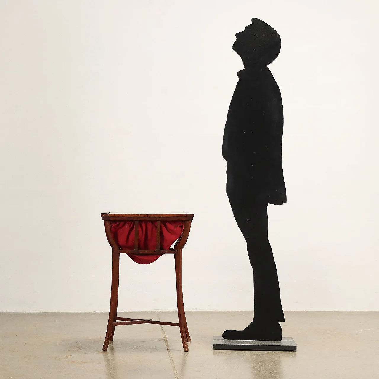 Tavolino porta gomitoli in legno, inizio '900 2