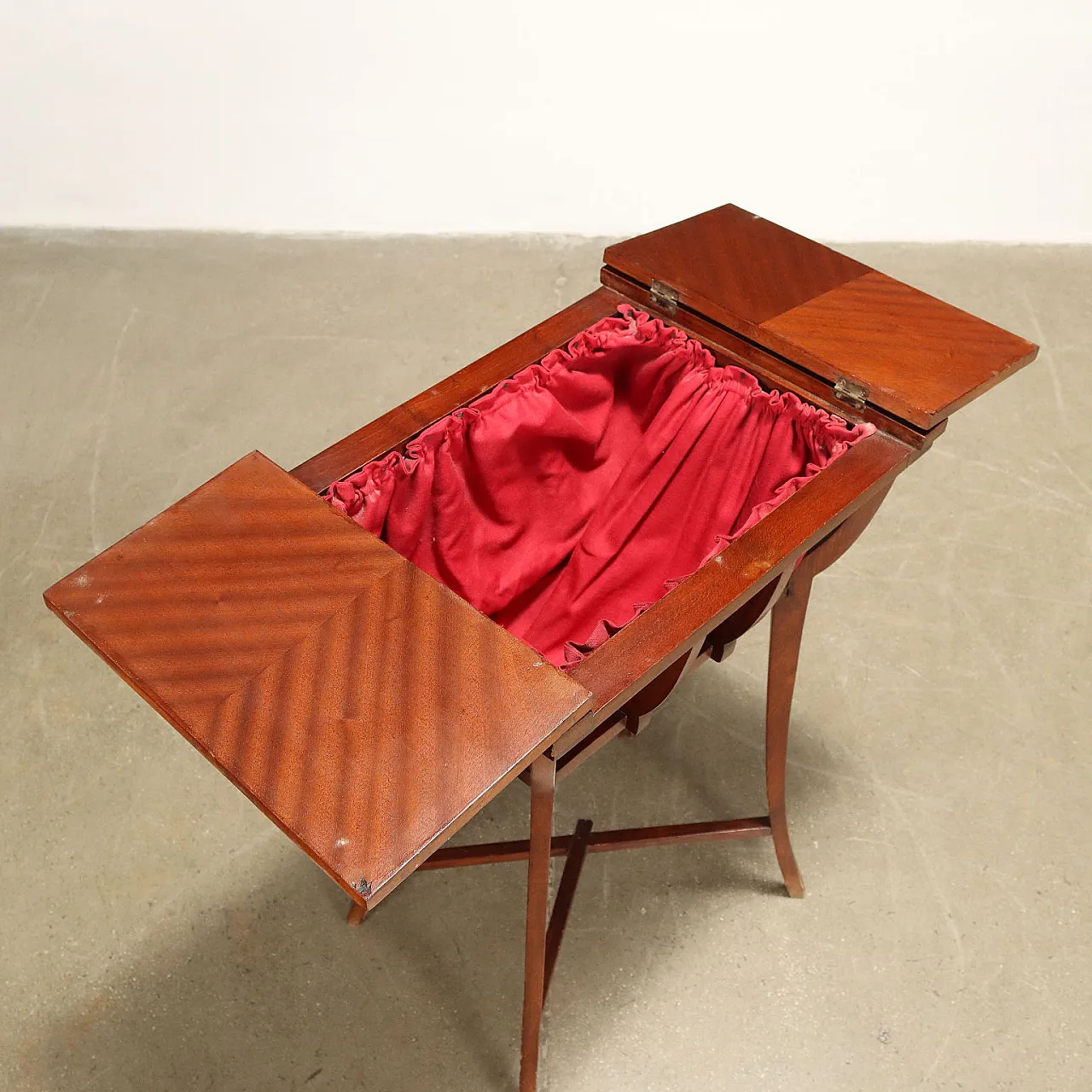 Tavolino porta gomitoli in legno, inizio '900 3