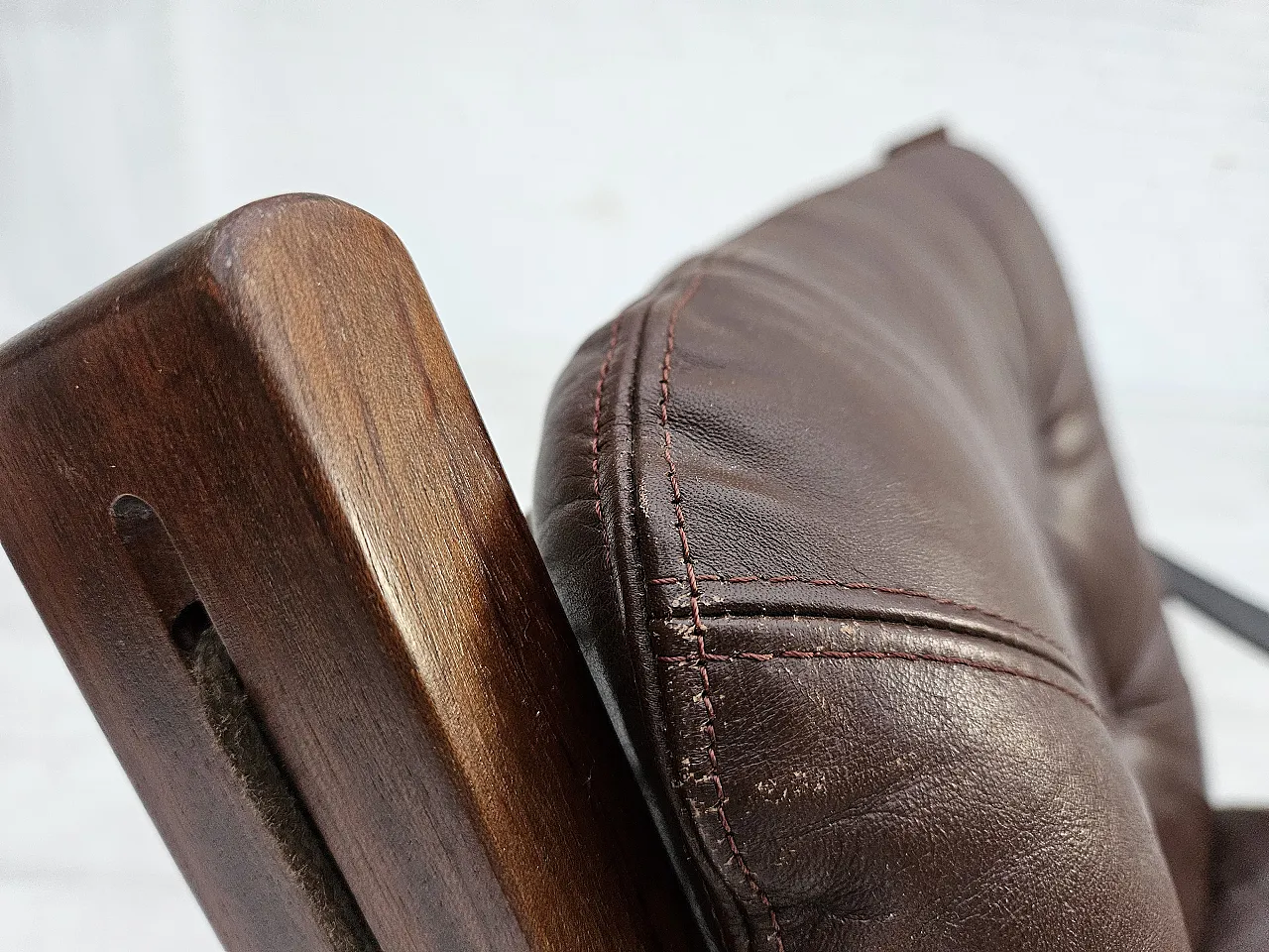 Sedia norvegese di Torbjørn Afdal, "Hunter" in pelle, anni '70 2