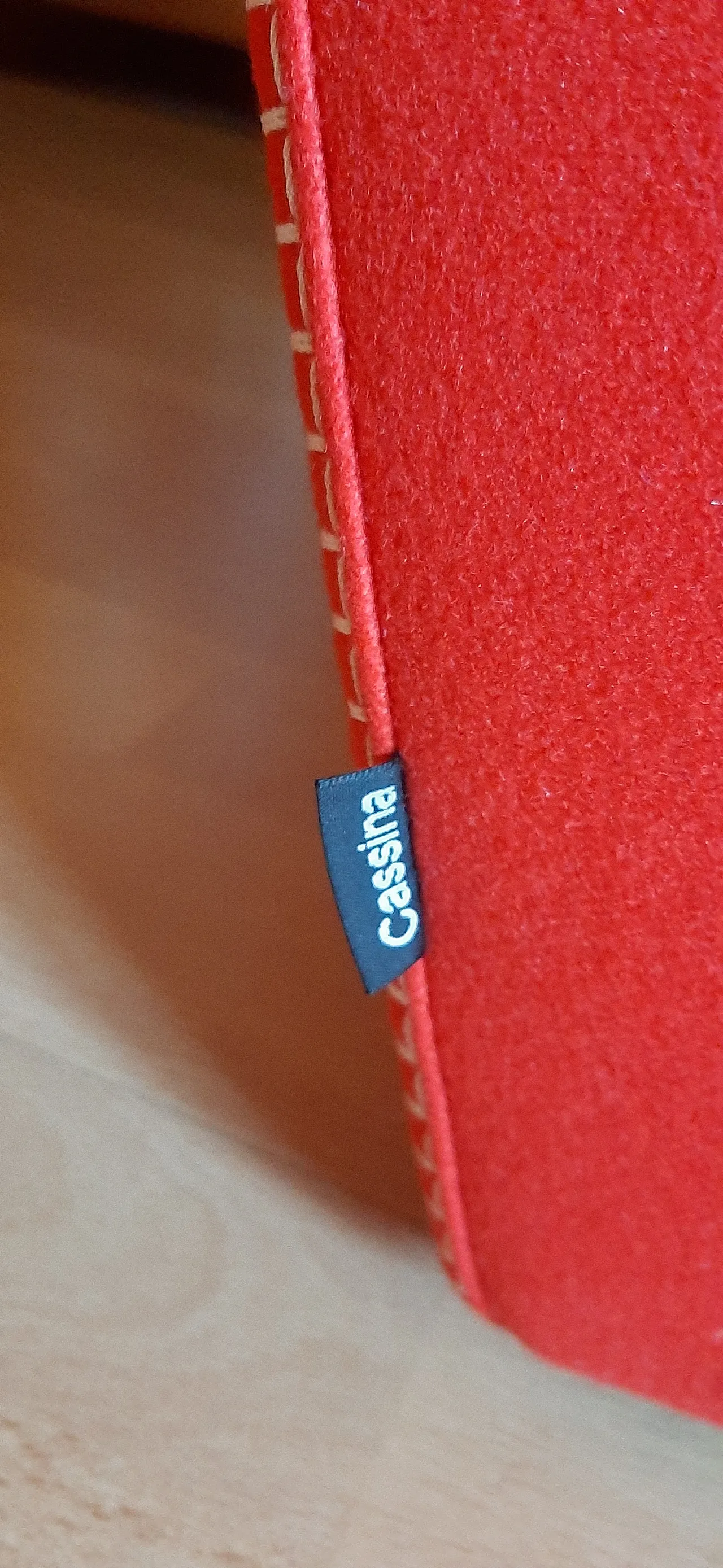 Coppia di poltrone Utrecht di Cassina in lana rossa, 2000 12