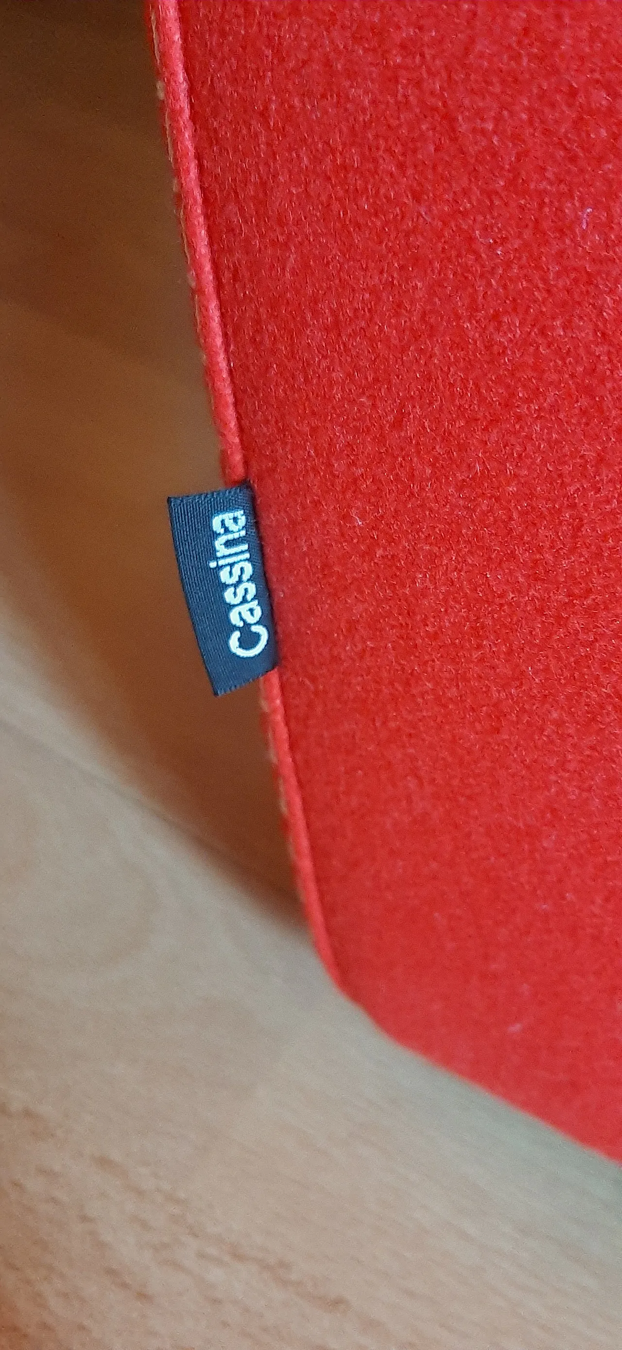 Coppia di poltrone Utrecht di Cassina in lana rossa, 2000 13