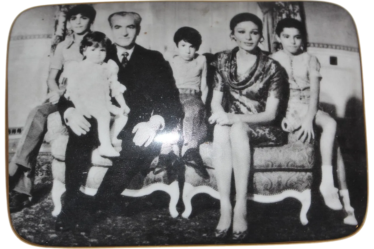 Scatola in ceramica con foto dello Scià di Persia e famiglia-anni '70 5