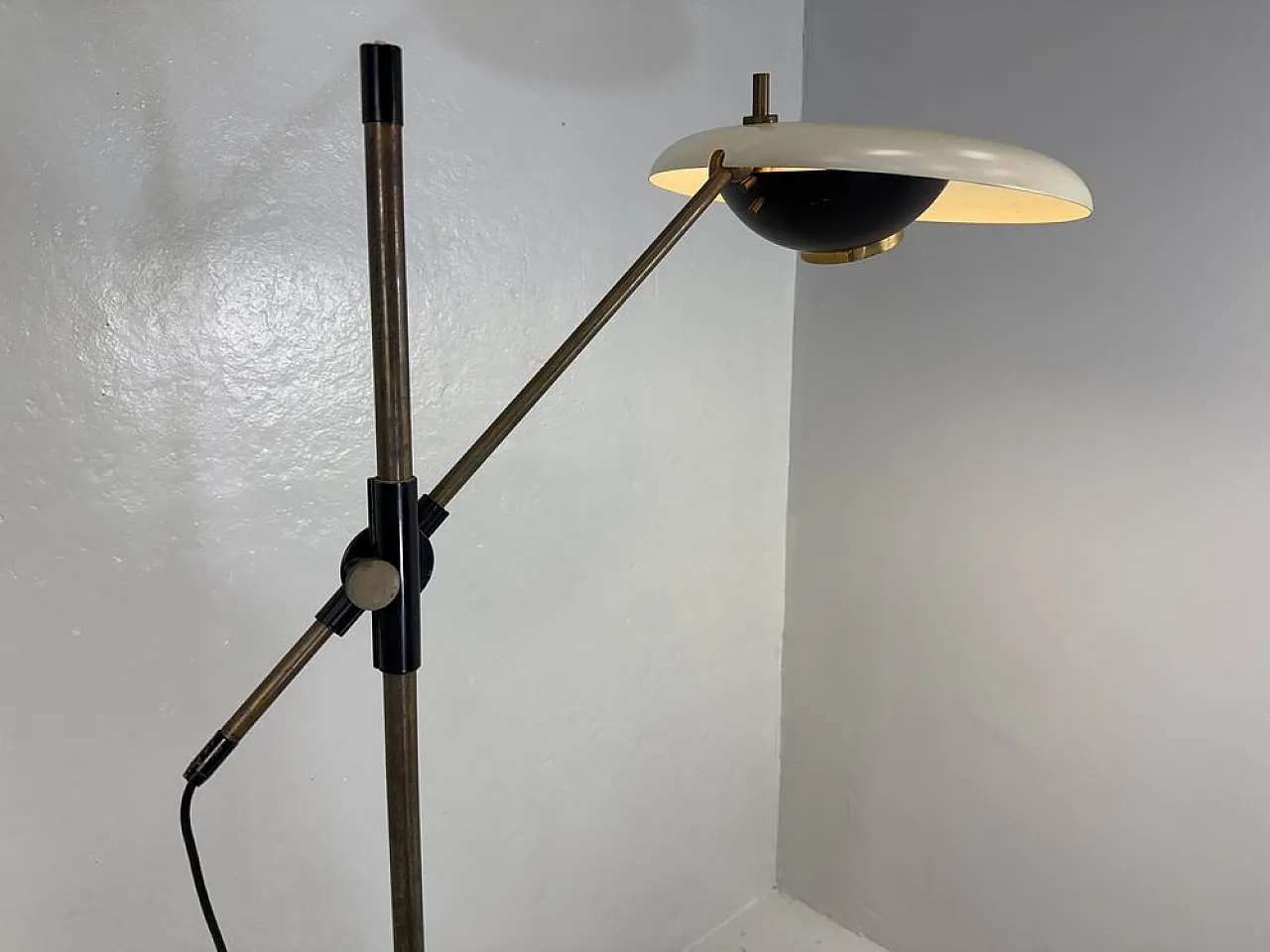 Model 555T Floor Lamp by Oscar Torlasco for Lumi, 1950s 13