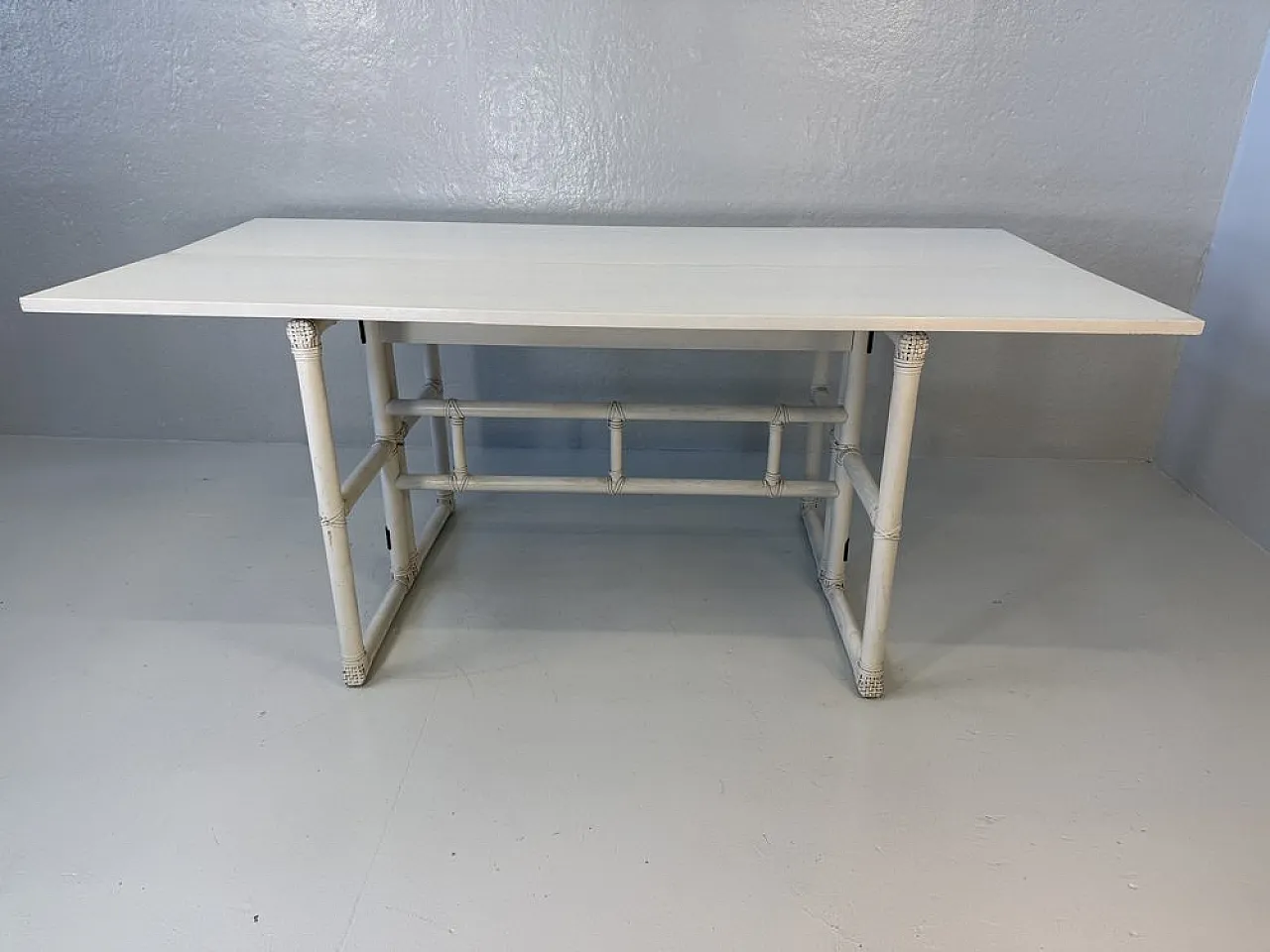 Consolle in legno laccato bianco e pelle di McGuire, anni '70 6