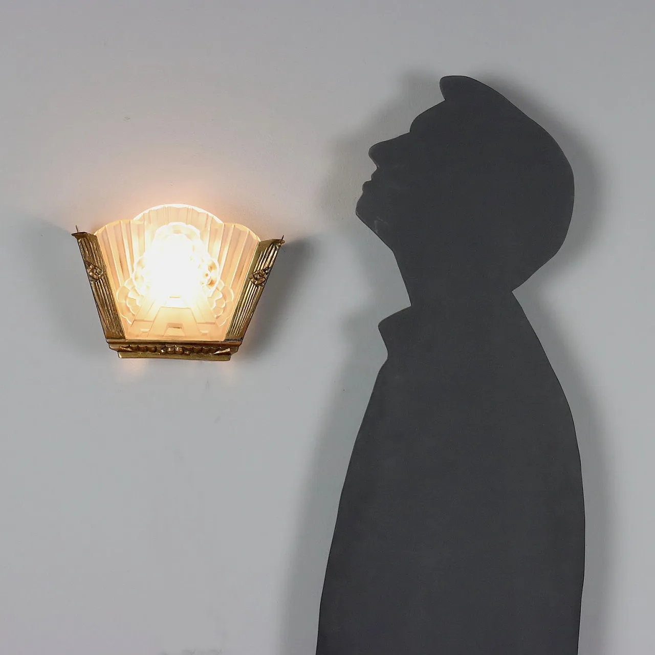 Wall light with brass structure and decorated glass, 1940s 2