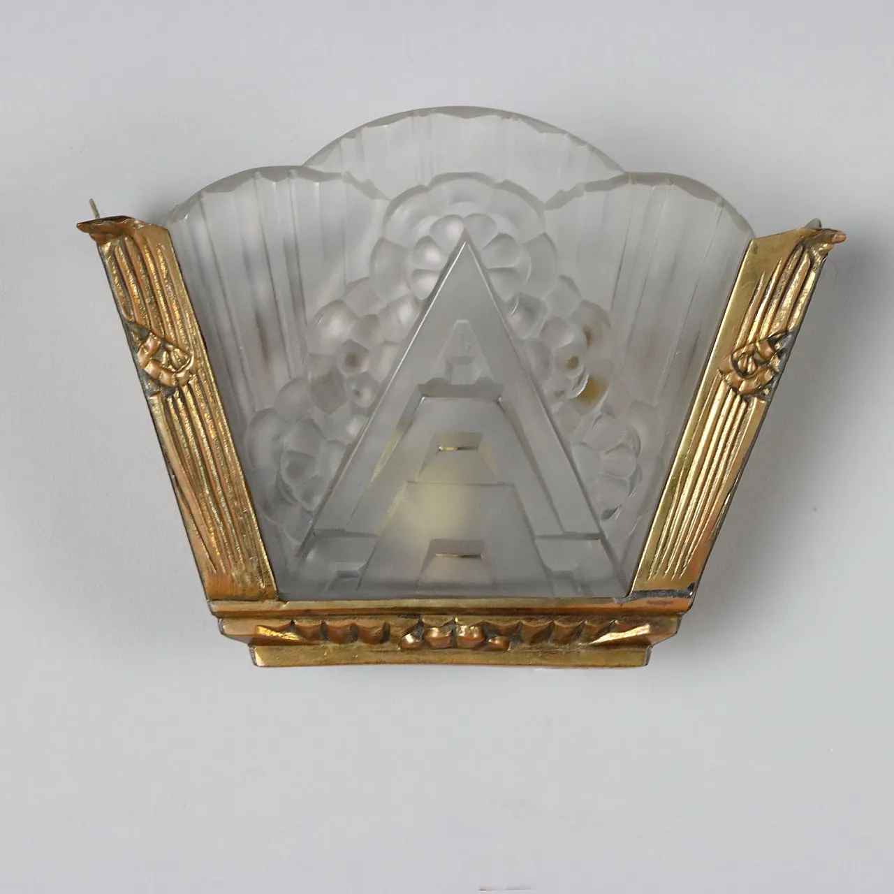 Wall light with brass structure and decorated glass, 1940s 6