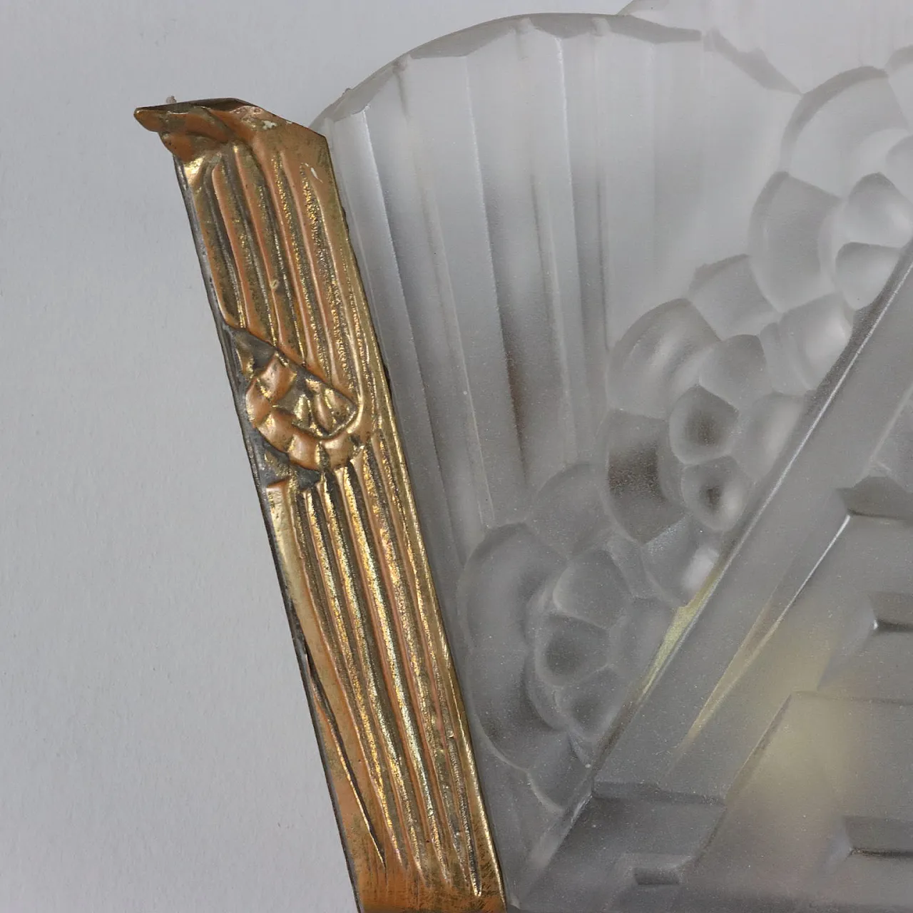 Wall light with brass structure and decorated glass, 1940s 8