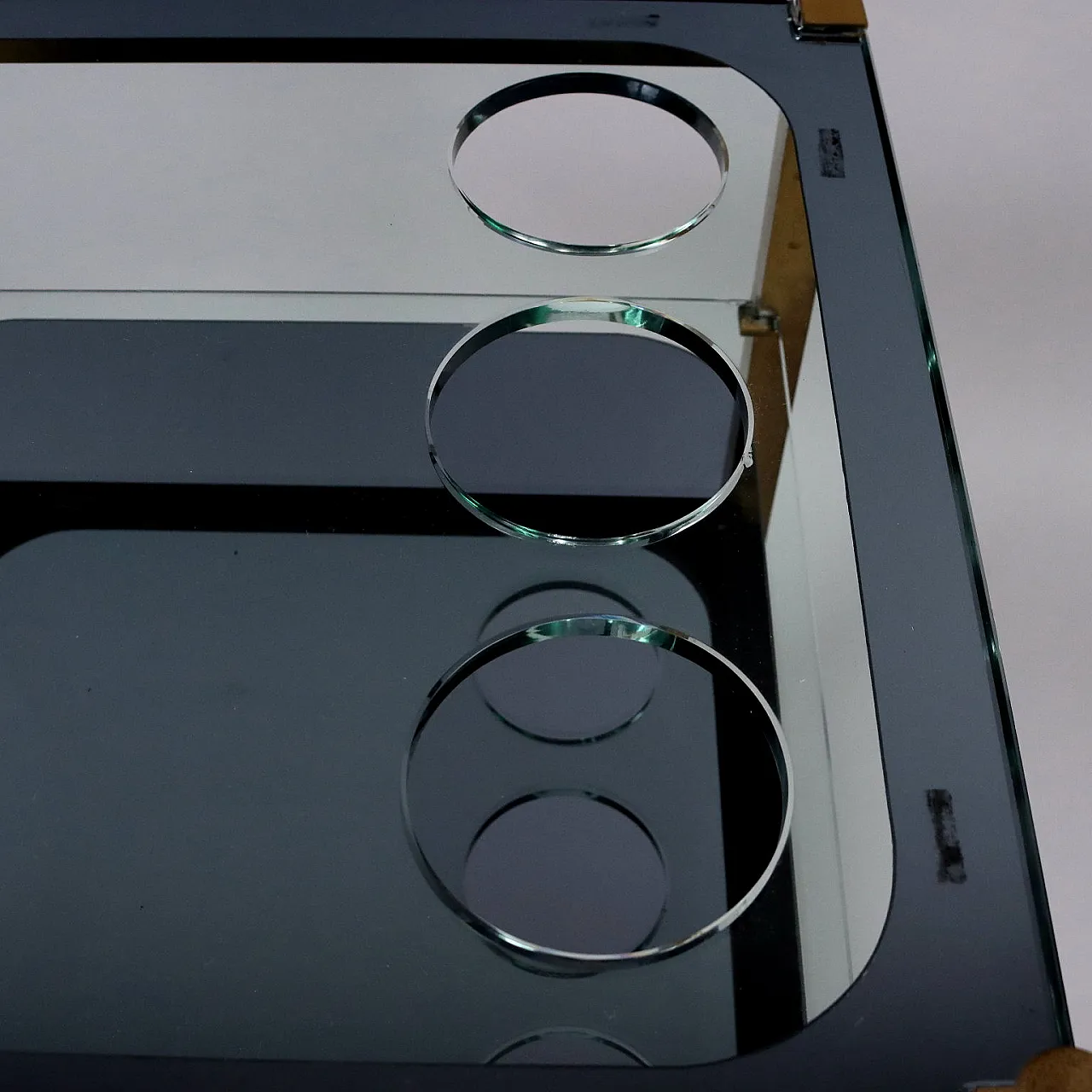 Carrello bar con vano portabottiglie in vetro ed ottone, anni '70 4