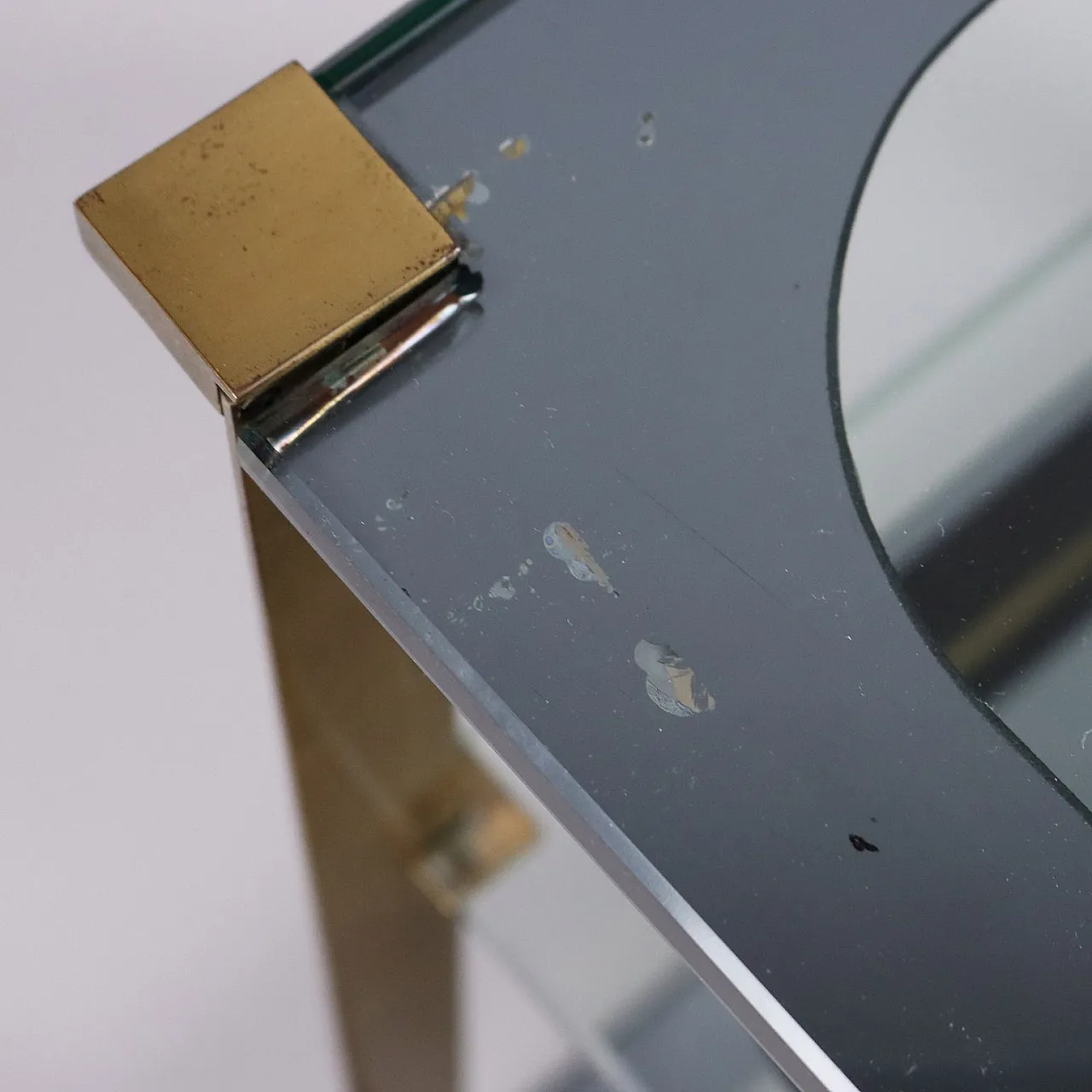 Carrello bar con vano portabottiglie in vetro ed ottone, anni '70 9