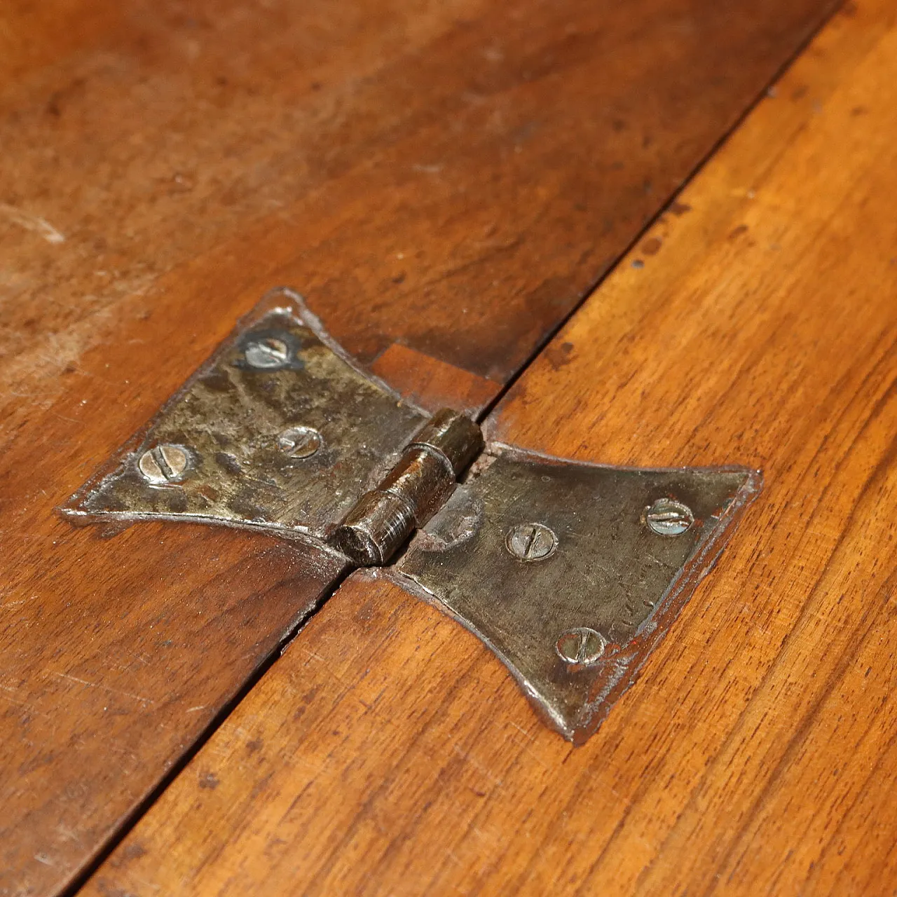 Ribalta in mogano di gusto inglese con cassetti, '700 7