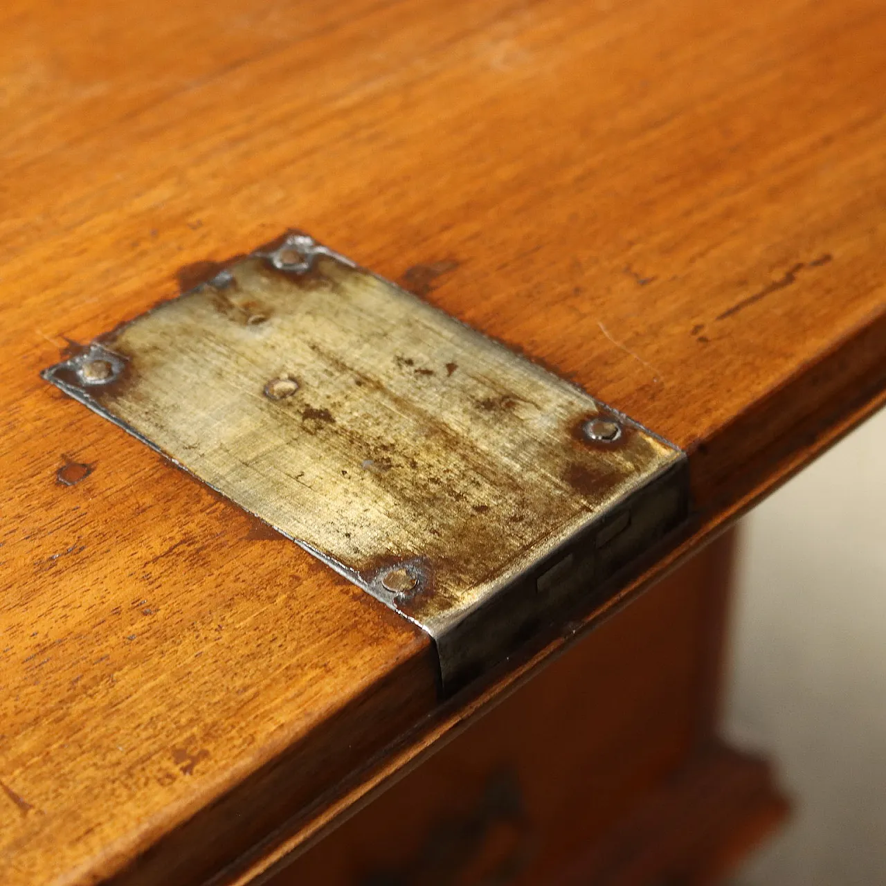 Ribalta in mogano di gusto inglese con cassetti, '700 8