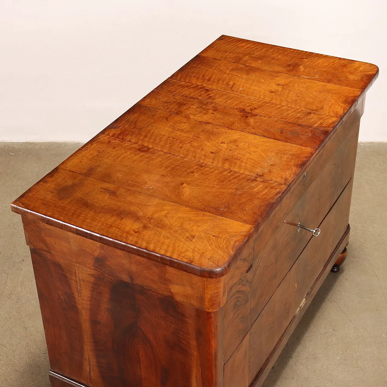 Cassettone Carlo X piemontese lastronato in mogano, '800 8