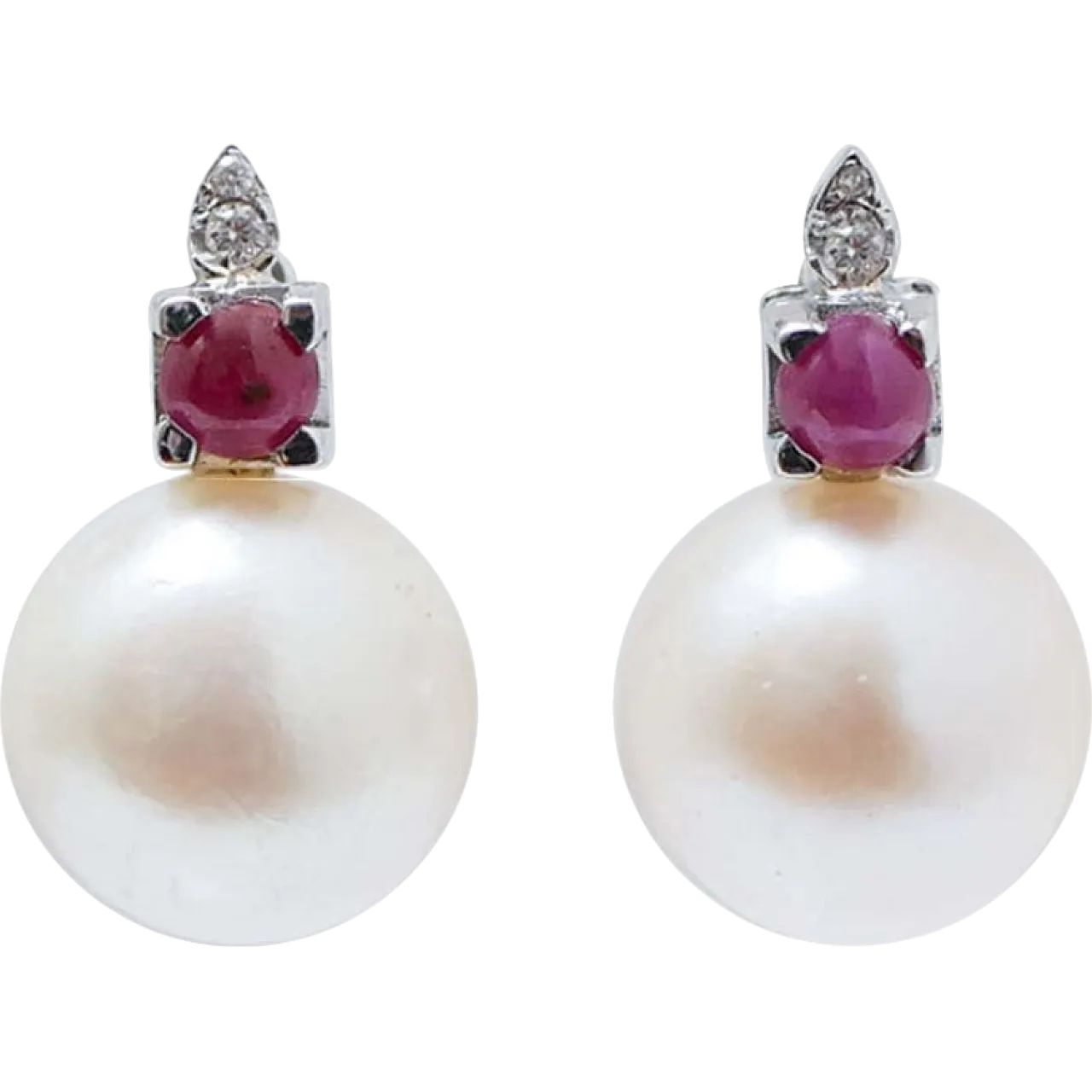 Orecchini con perle bianche, rubini, diamanti, oro bianco, anni 2000 7
