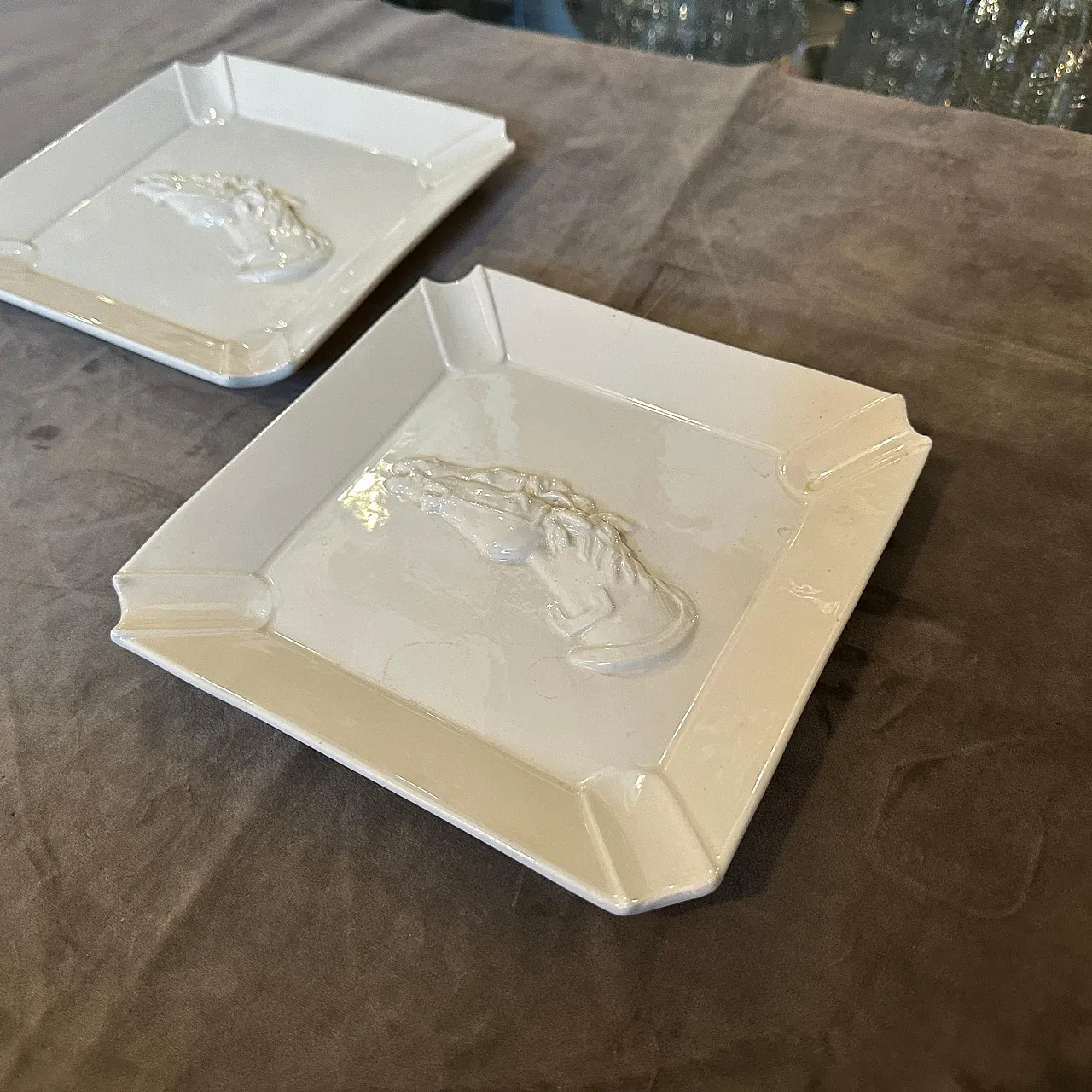 Pair of porcelain ashtrays by Gucci Florence, 1980s 3