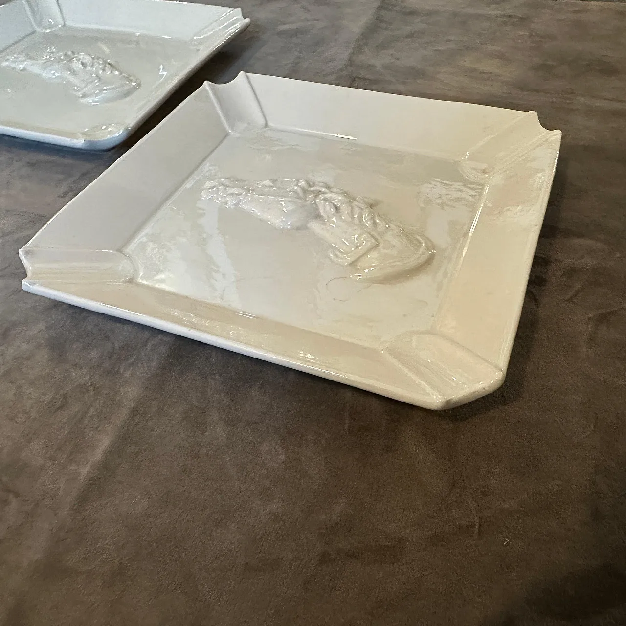 Pair of porcelain ashtrays by Gucci Florence, 1980s 9