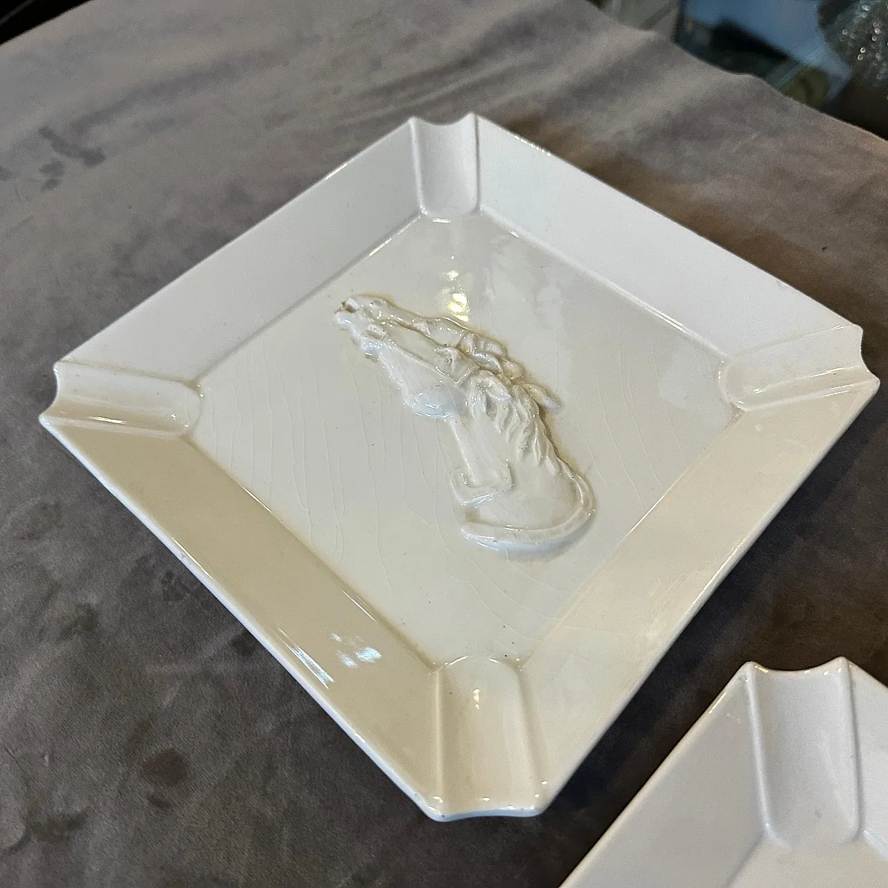 Pair of porcelain ashtrays by Gucci Florence, 1980s 10