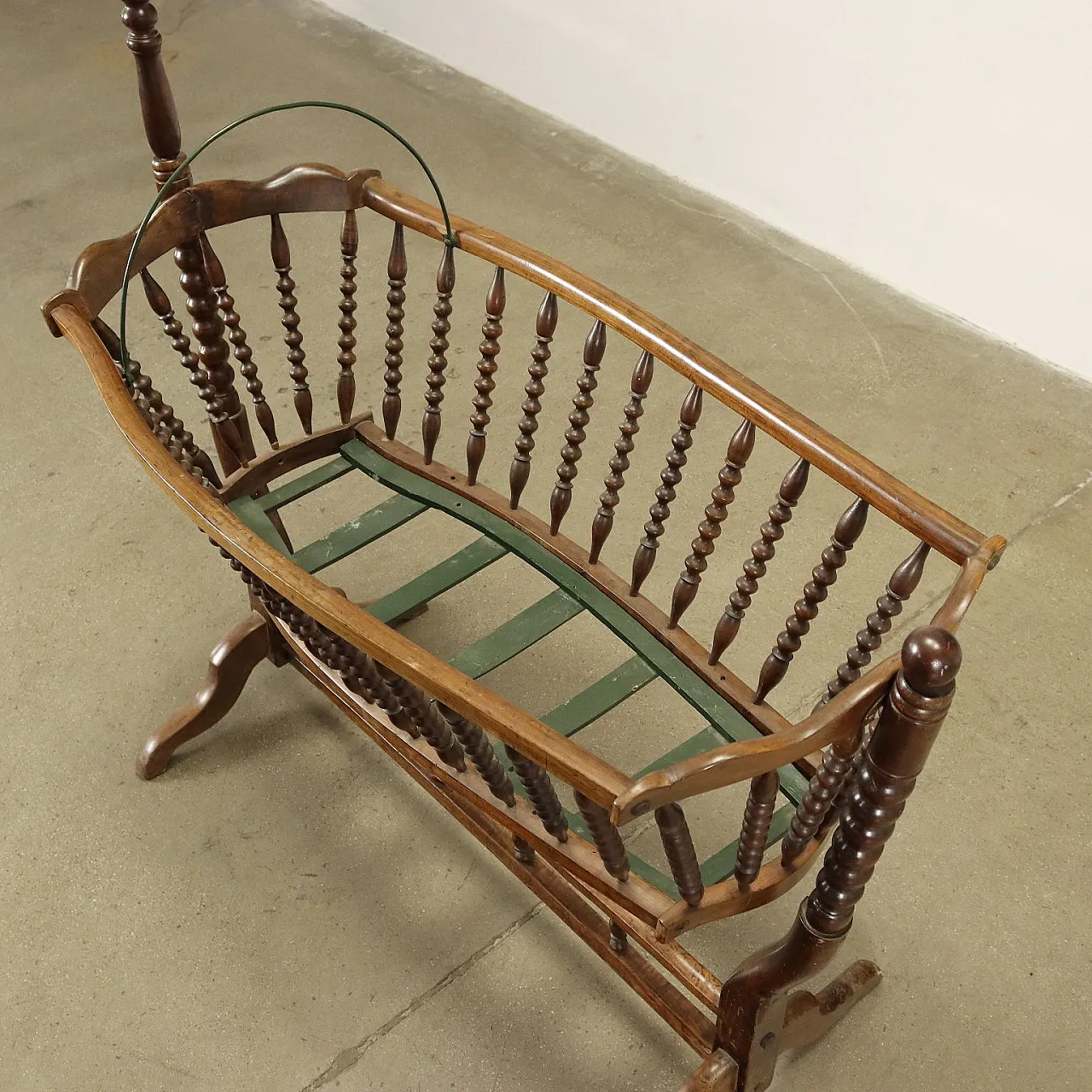 Culla in faggio decorata con testa di cigno, inizio '900 5