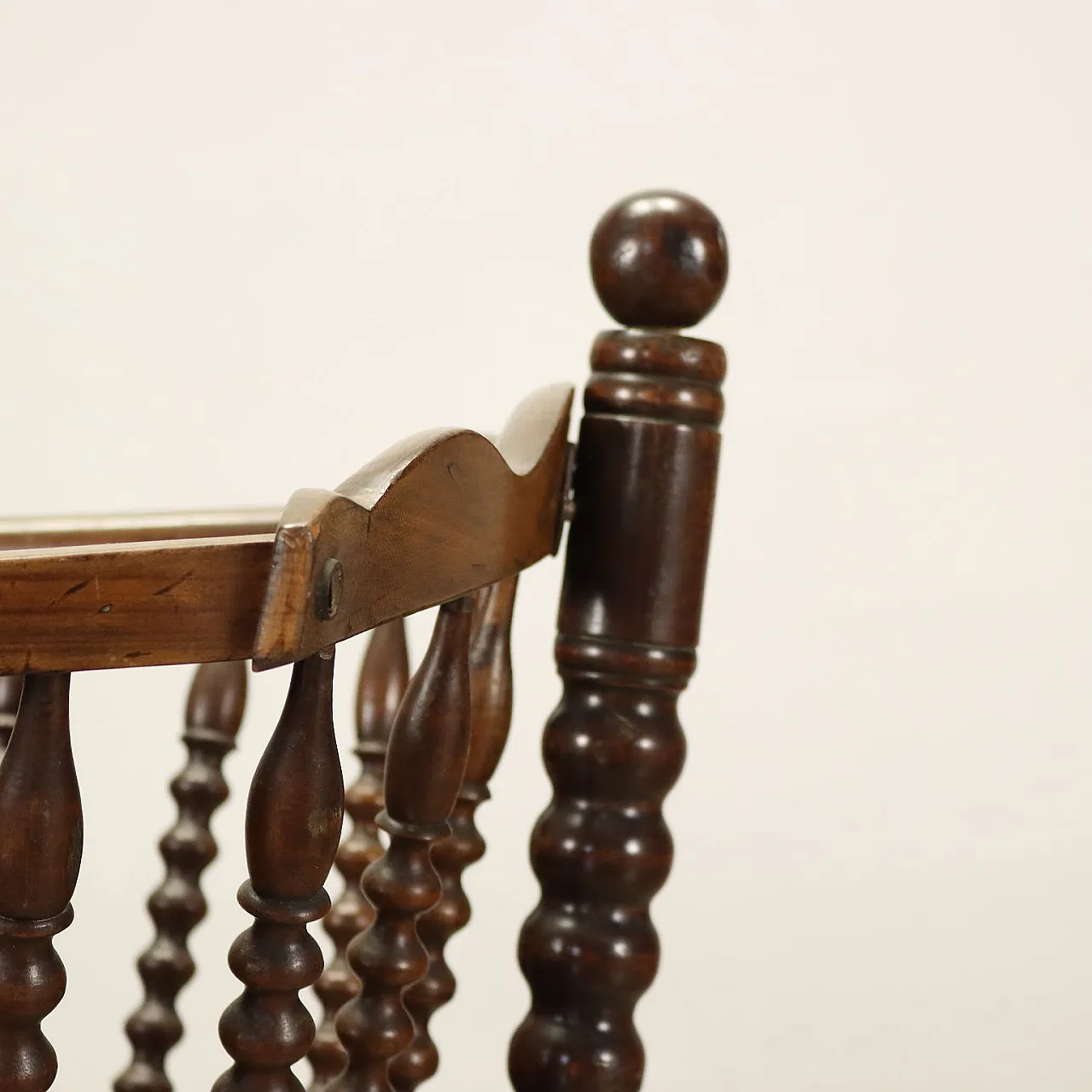 Culla in faggio decorata con testa di cigno, inizio '900 6