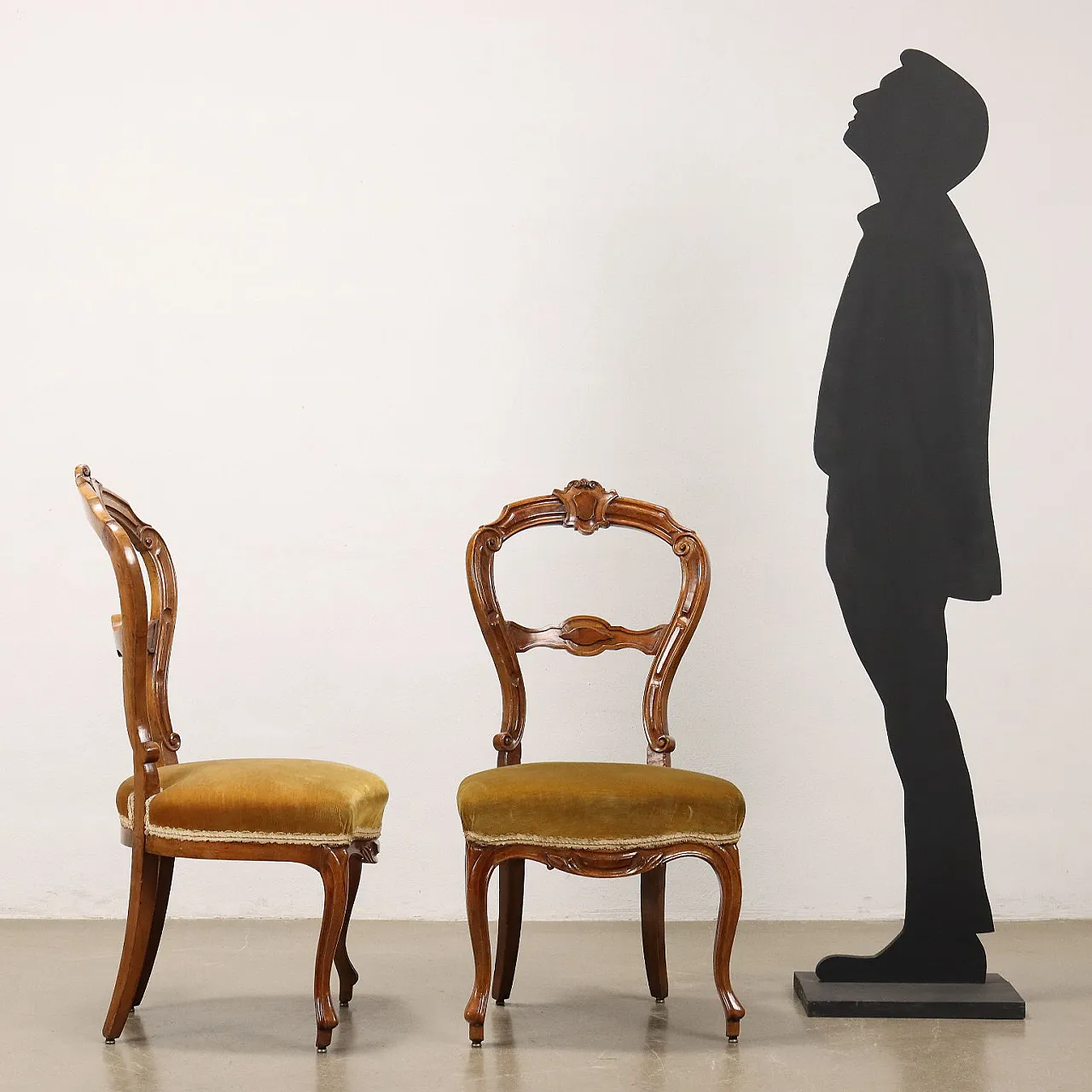 6 Sedie in noce intagliato e sedute imbottite, '800 2