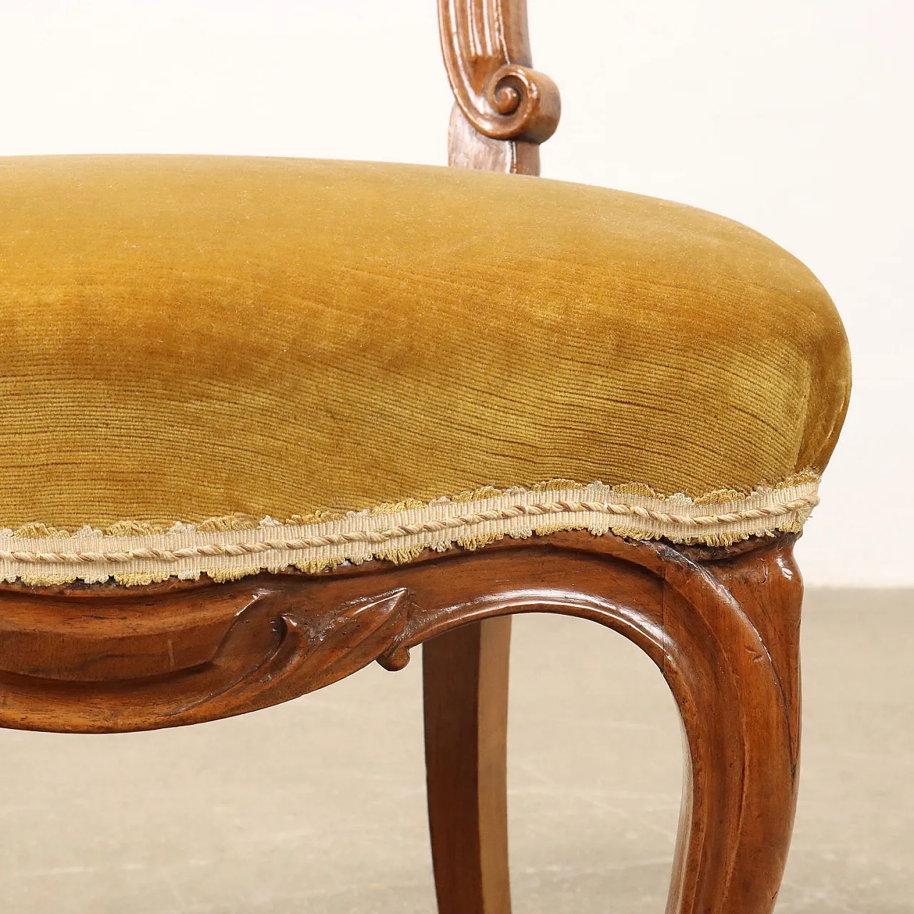 6 Sedie in noce intagliato e sedute imbottite, '800 6