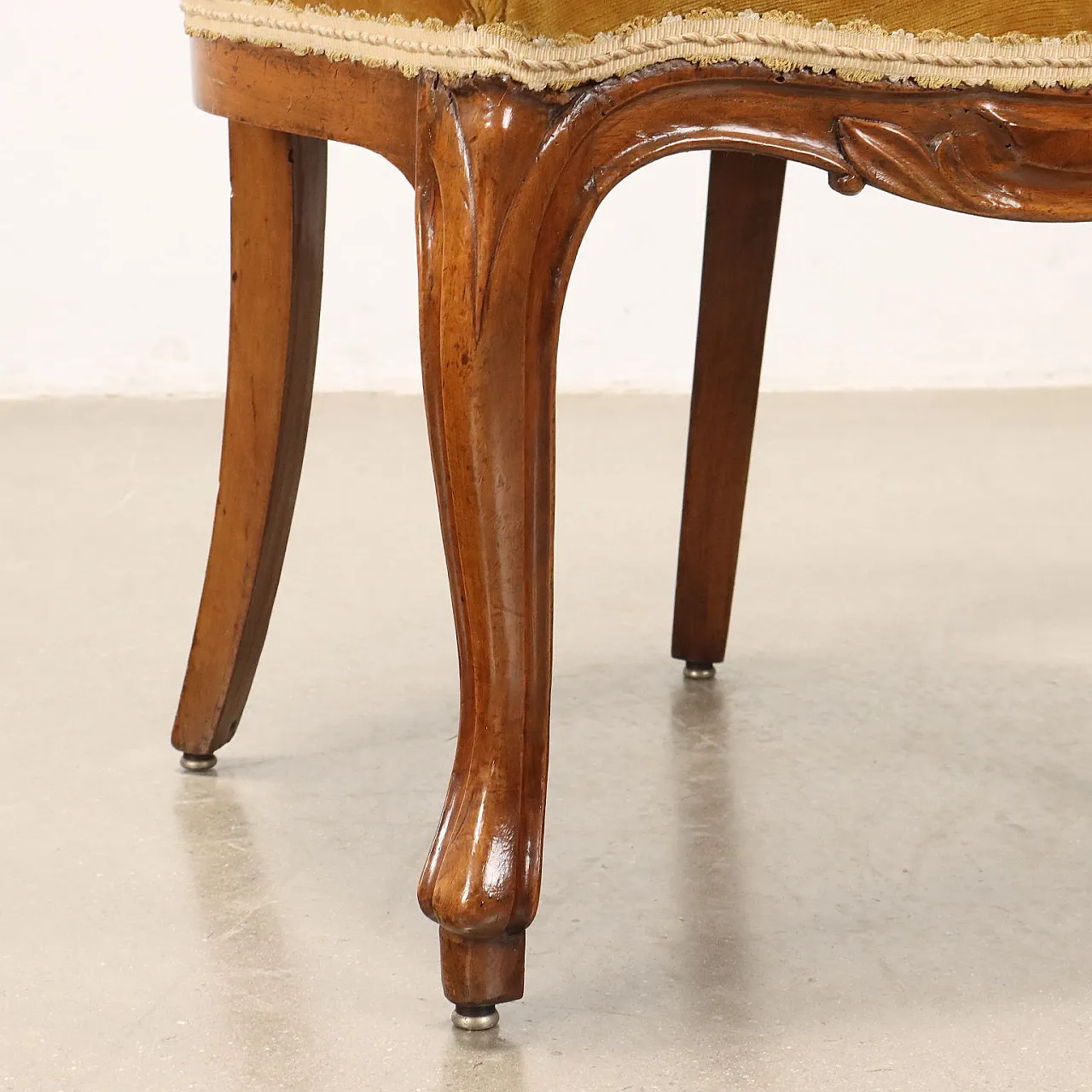 6 Sedie in noce intagliato e sedute imbottite, '800 7