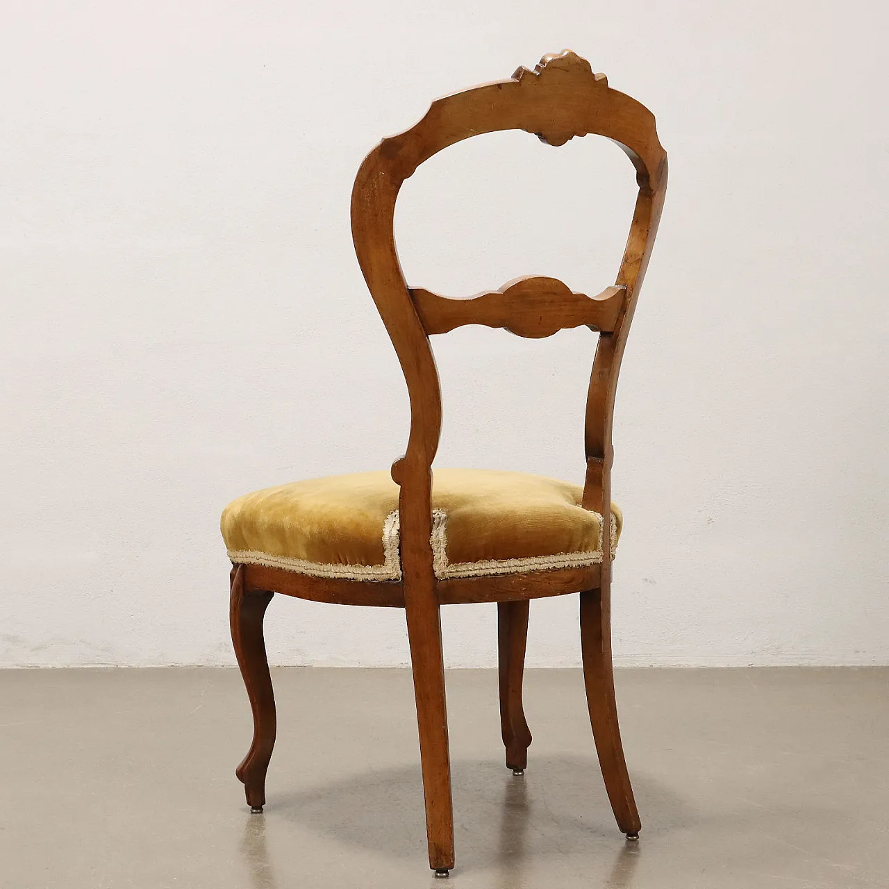 6 Sedie in noce intagliato e sedute imbottite, '800 10