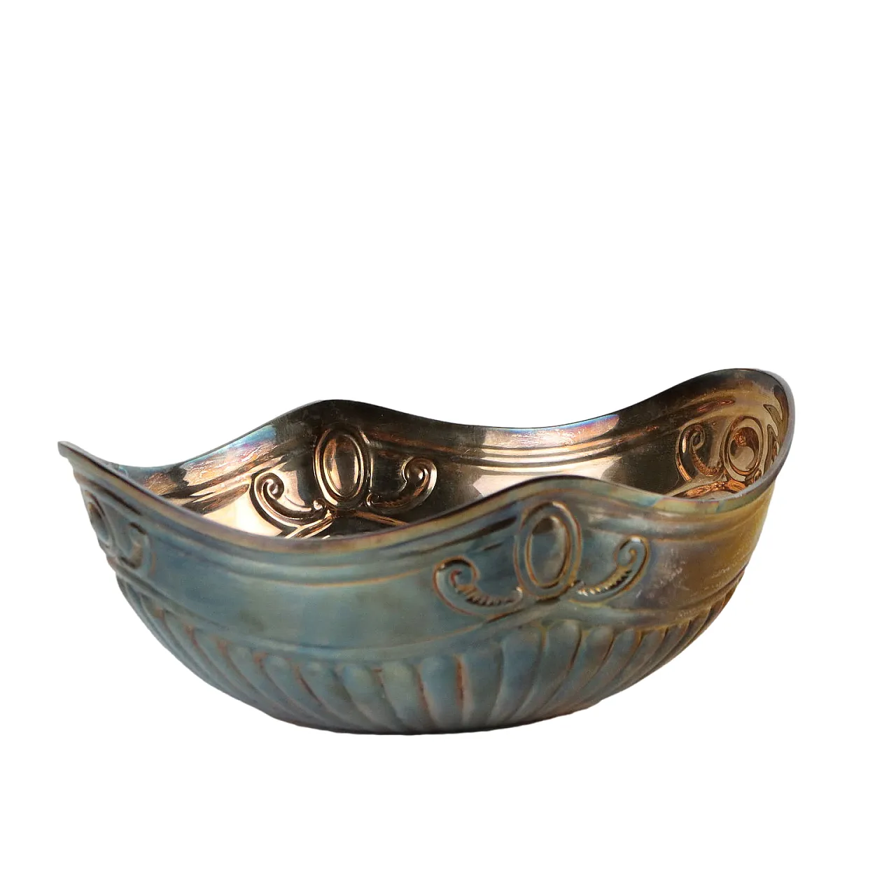 Centerpiece in embossed and bead-blasted silver 1