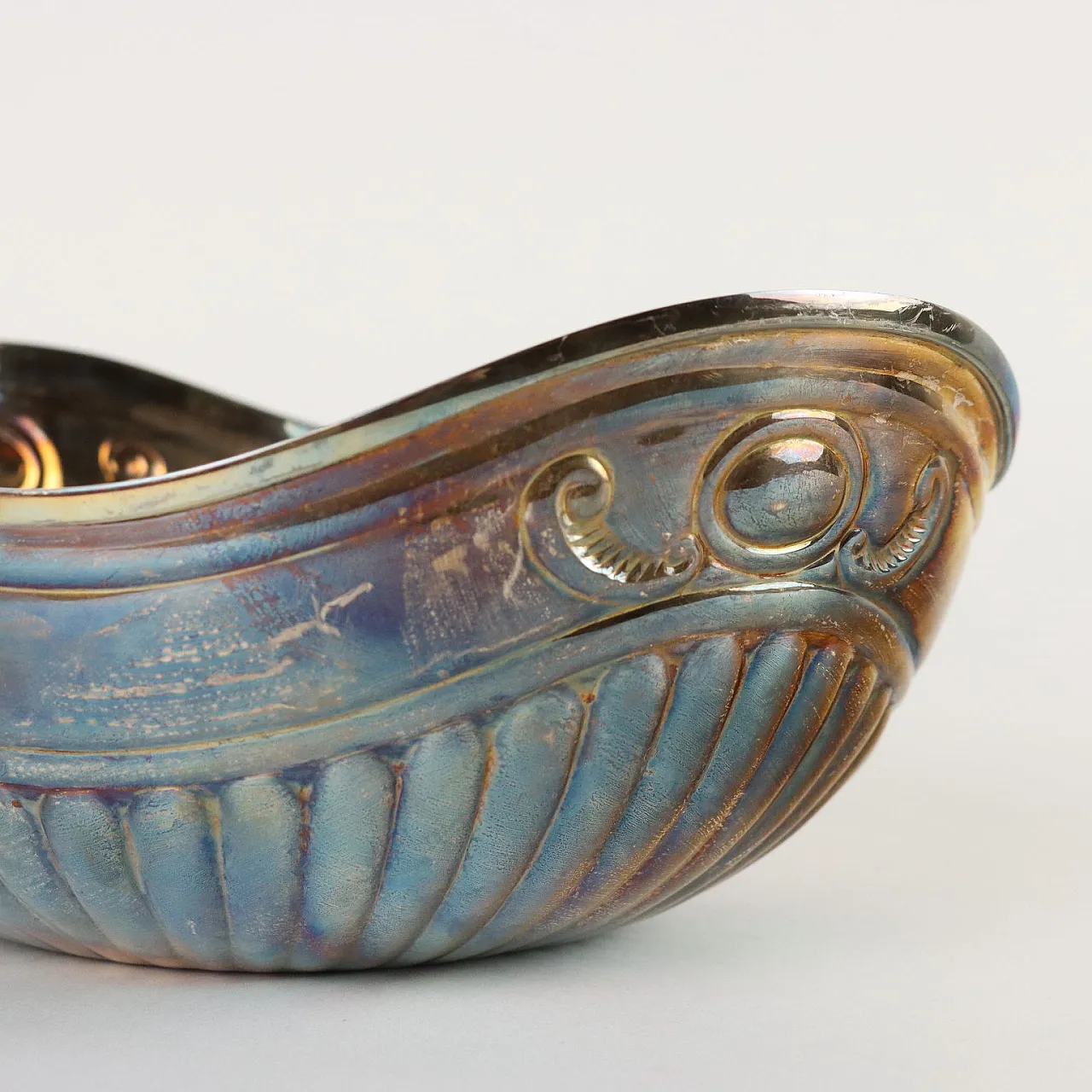 Centerpiece in embossed and bead-blasted silver 5