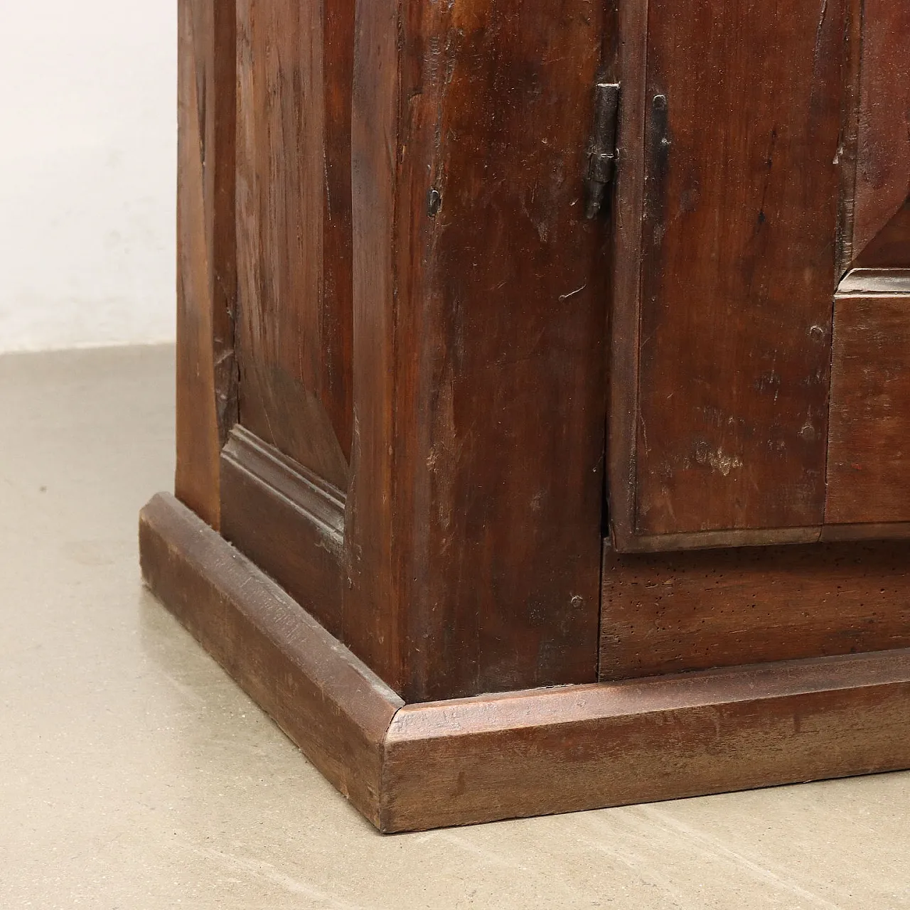 Armadio in rovere, montanti in noce e ante in ciliegio, '700 8