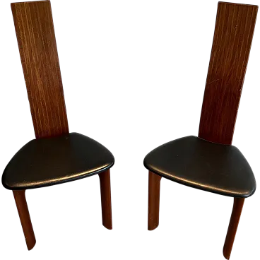Coppia di sedie in legno esotico e pelle nera, anni '70