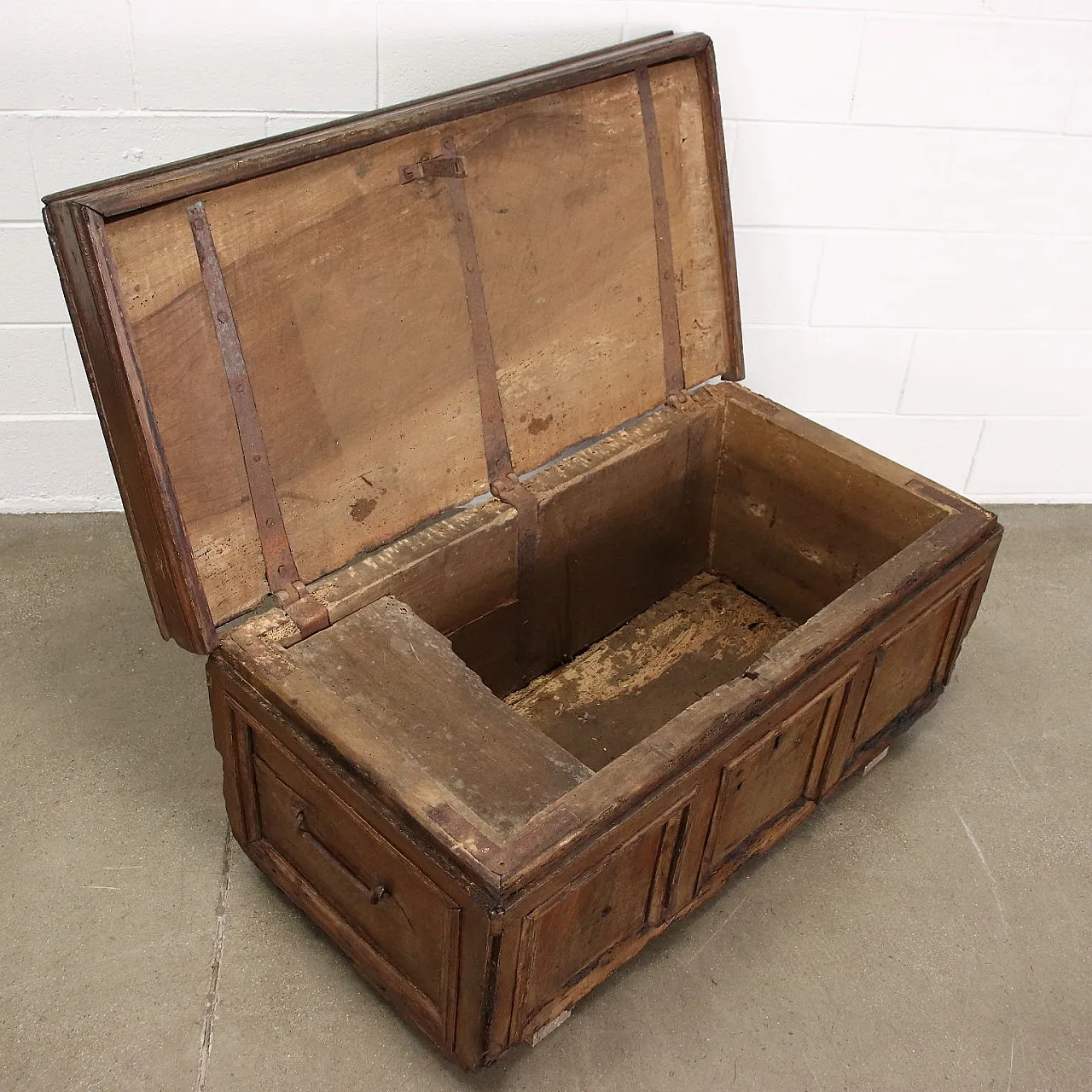 Cassapanca in noce massello, inizio '700 4