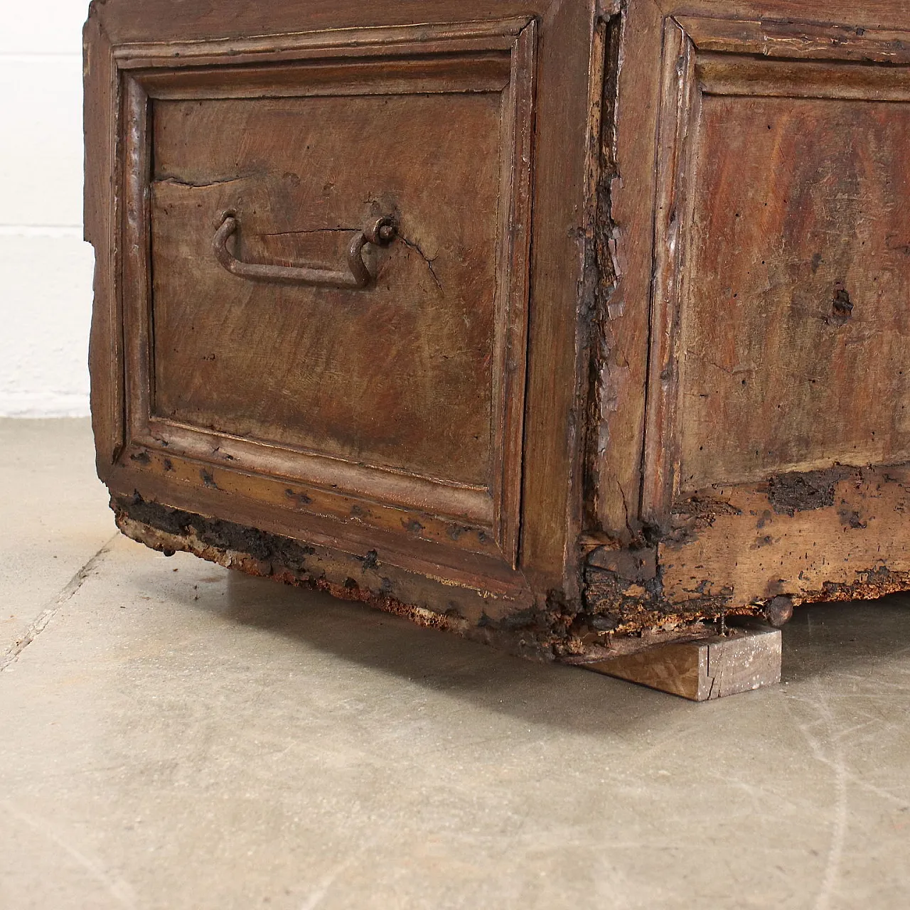 Cassapanca in noce massello, inizio '700 6