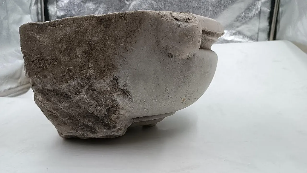 Acquasantiera in marmo di Carrara, '600 4