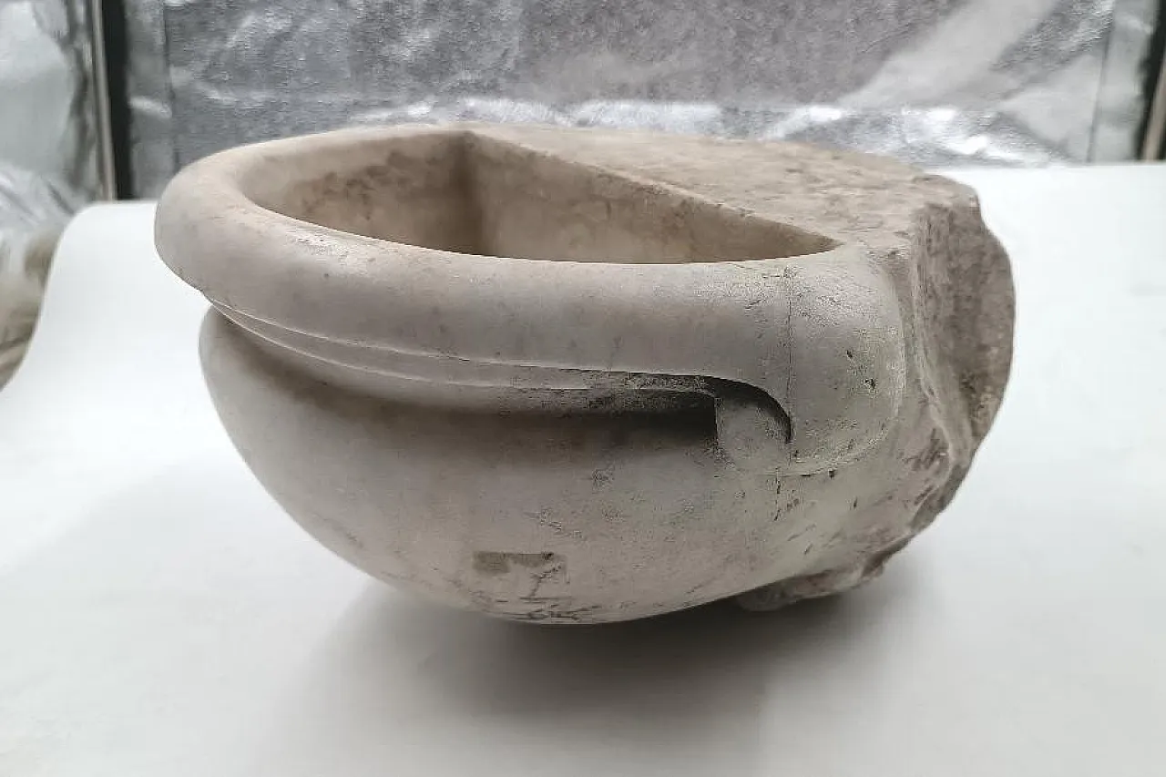 Acquasantiera in marmo di Carrara, '600 7