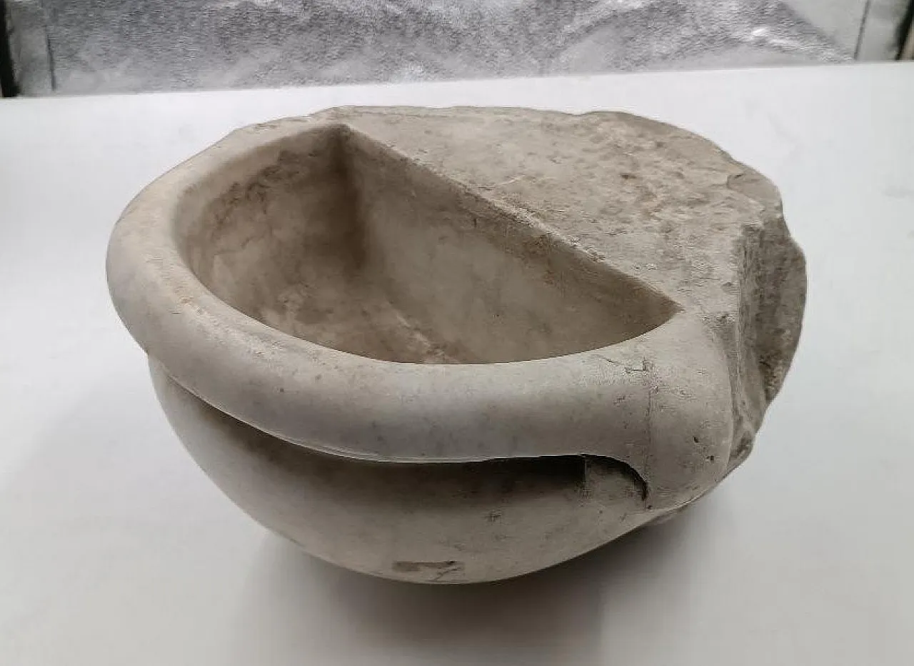 Acquasantiera in marmo di Carrara, '600 9