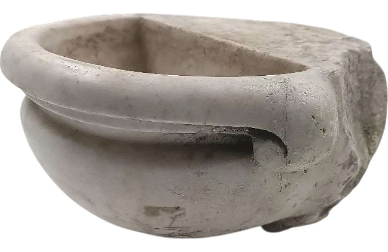 Acquasantiera in marmo di Carrara, '600 11