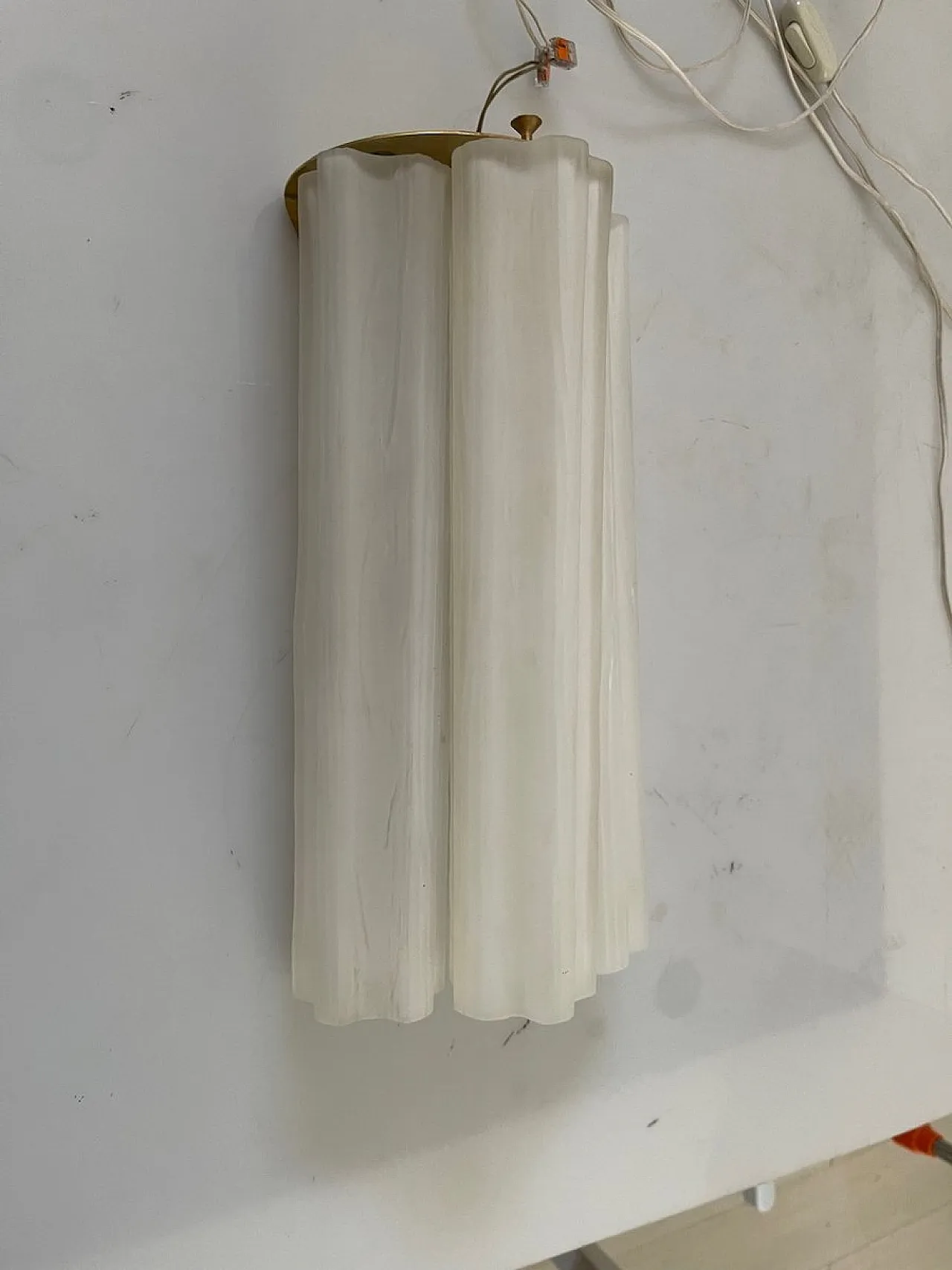 Coppia di applique Tronchi in vetro di Murano bianco latte, anni '70 5