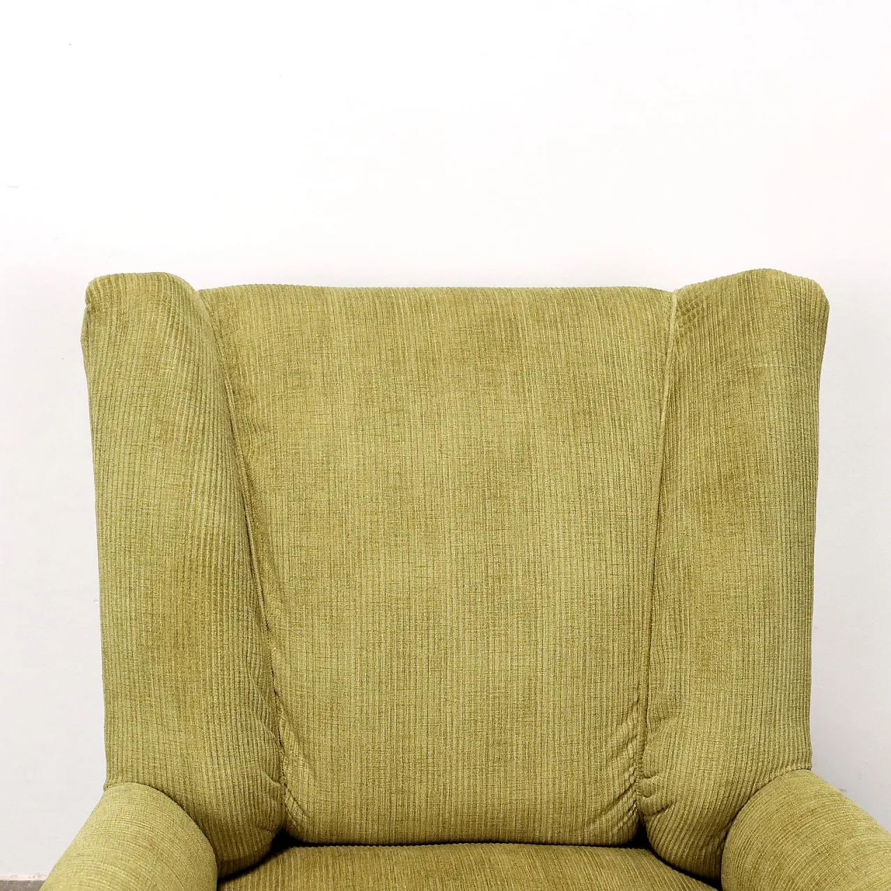 Poltrona in legno dipinto e velluto, metà '900 3