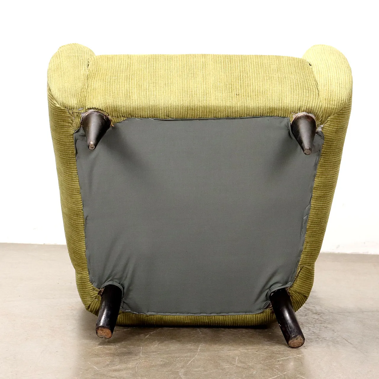 Poltrona in legno dipinto e velluto, metà '900 7