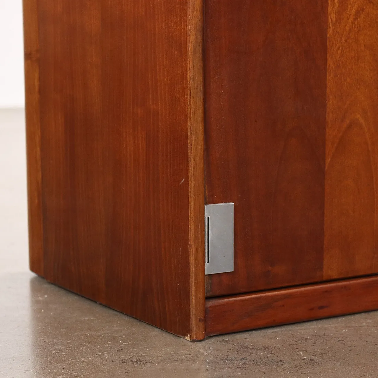 Display cabinet by Vittorio Introini for Saporiti, late 20th century 10