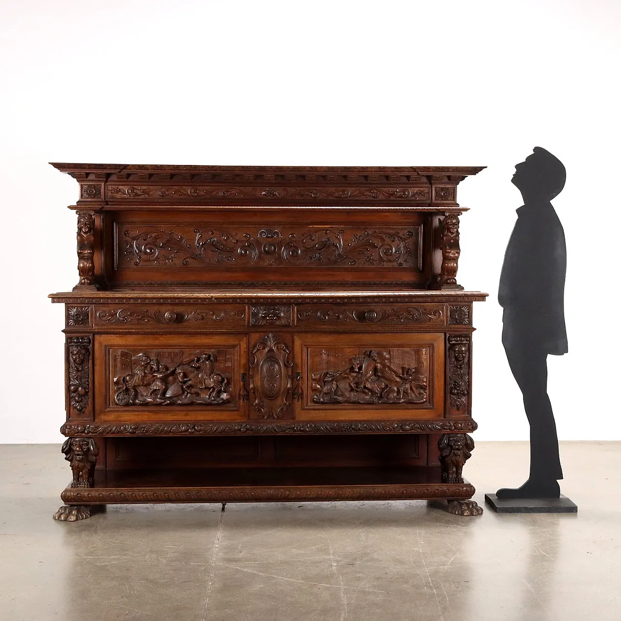 Walnut Neo-Baroque style sideboard, 20th century 2