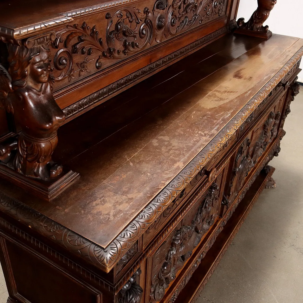 Walnut Neo-Baroque style sideboard, 20th century 4